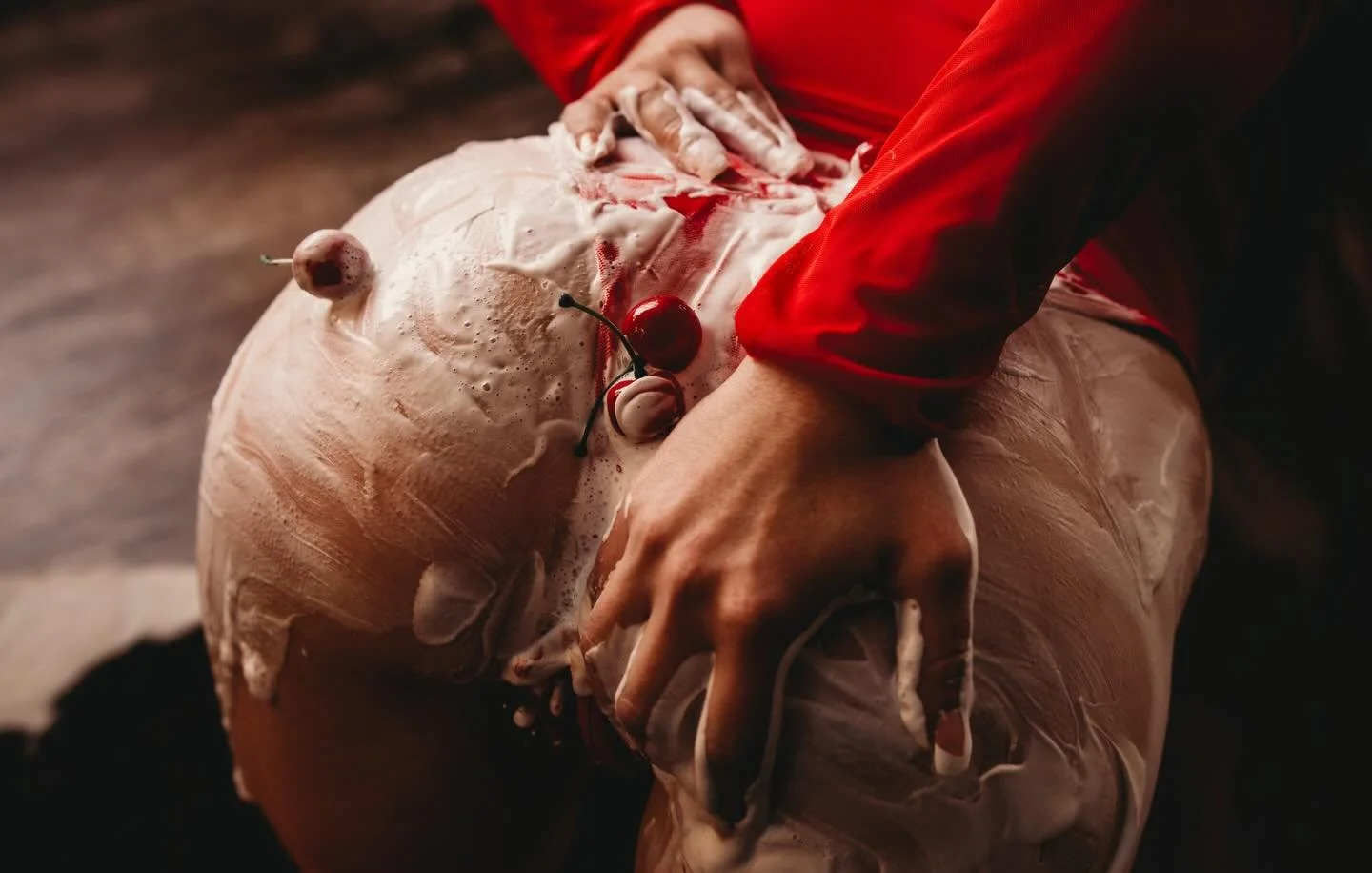 𝘿𝙤 𝙔𝙤𝙪 𝙋𝙝𝙤𝙩𝙤𝙜𝙧𝙖𝙥𝙝 𝘾𝙤𝙪𝙥𝙡𝙚𝙨? 💑🖤📷

Yes, I sure do! Couples sessions are all about capturing your connection - whether you&rsquo;re goofy, spicy, or somewhere in between. It&rsquo;s your story, your vibe, and I&rsquo;ll guide you