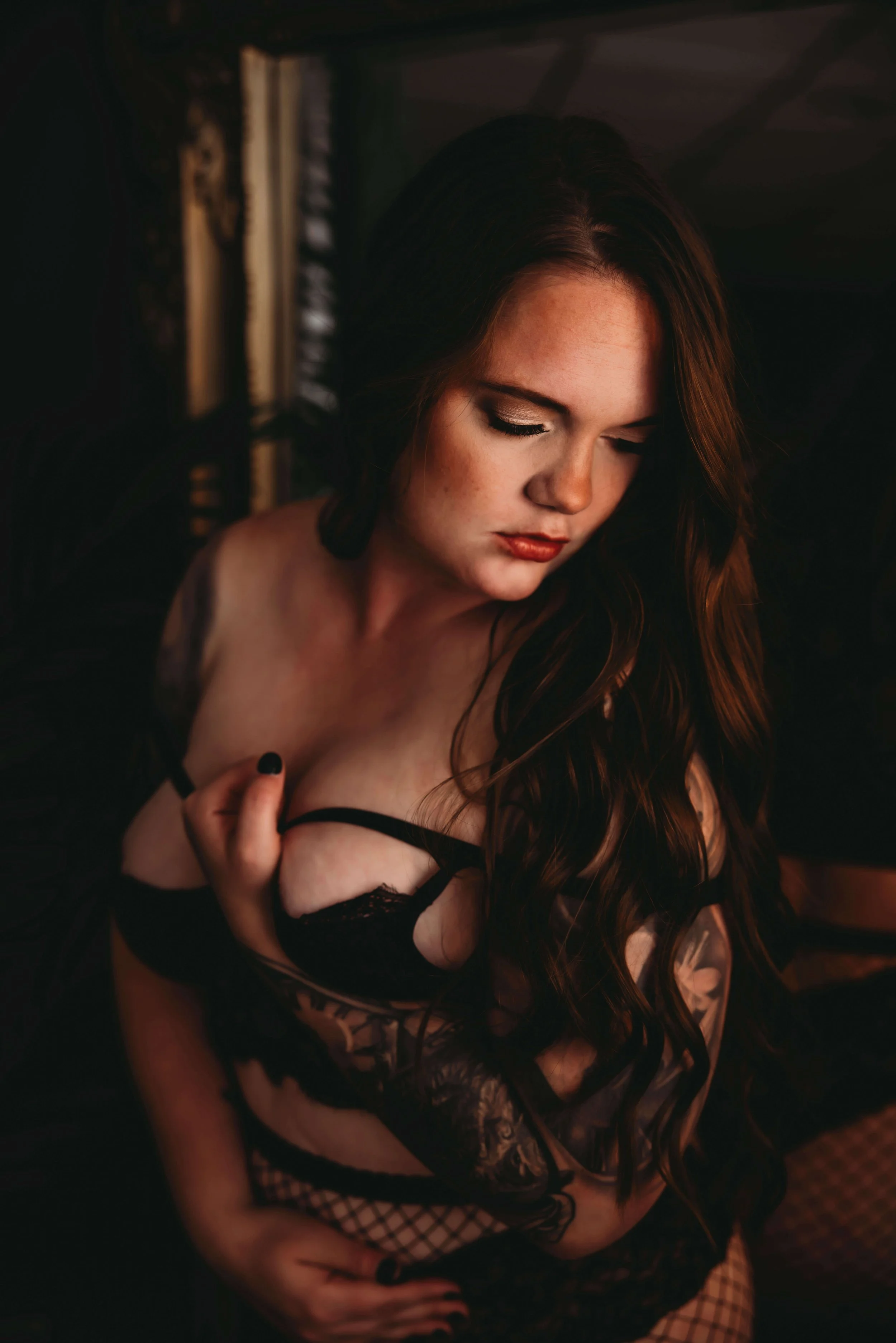 julie-boudoir-wisconsin-photographers-near-me-photographer-siren-wi-confidence-blog-blogging-diverse-plus-size-incusive-ages-shapes-size-couples-boudoir-relationship-intimate-photographer 7.jpg