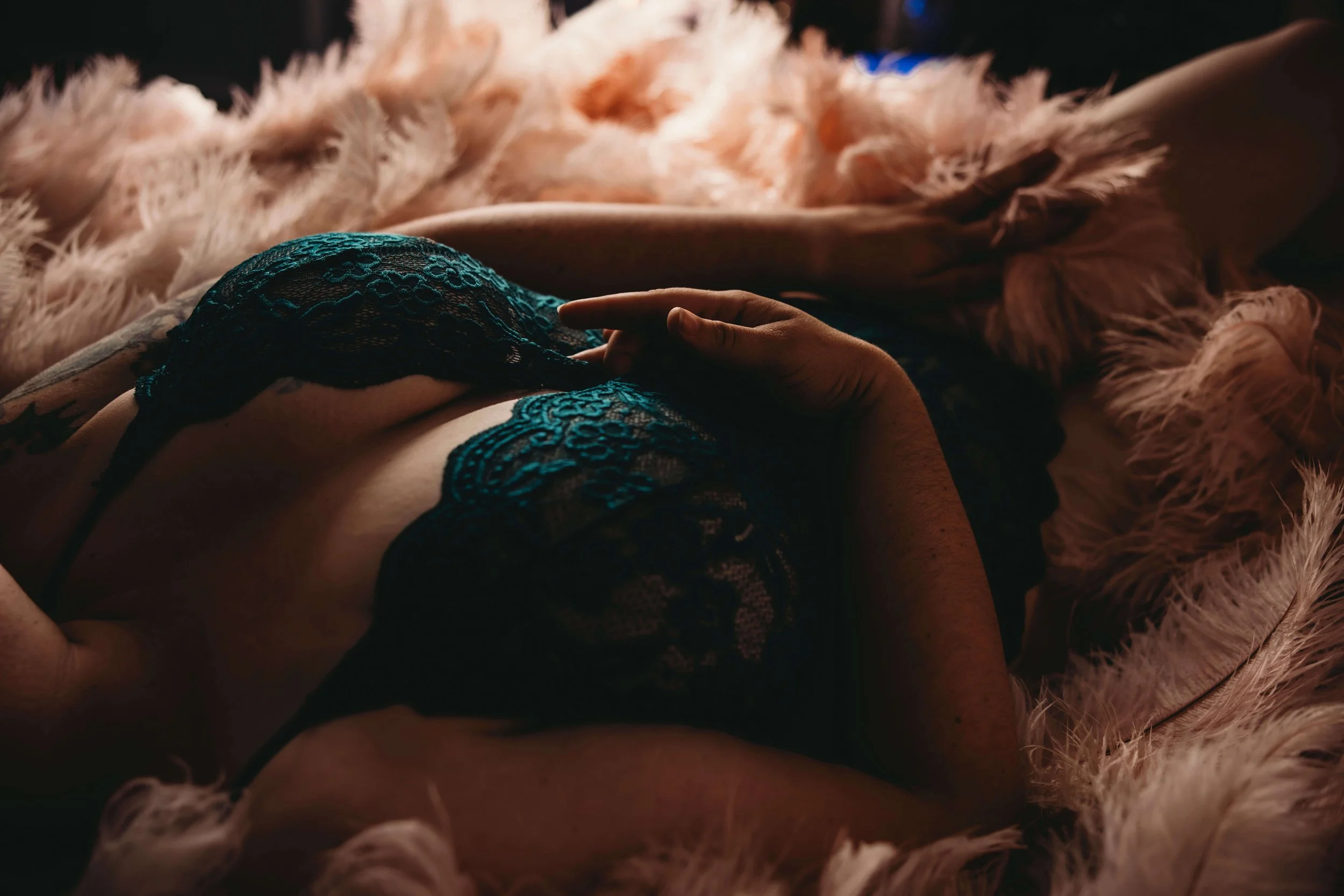 julie-boudoir-wisconsin-photographers-near-me-photographer-siren-wi-confidence-blog-blogging-diverse-plus-size-incusive-ages-shapes-size-couples-boudoir-relationship-intimate-photographer 6.jpg
