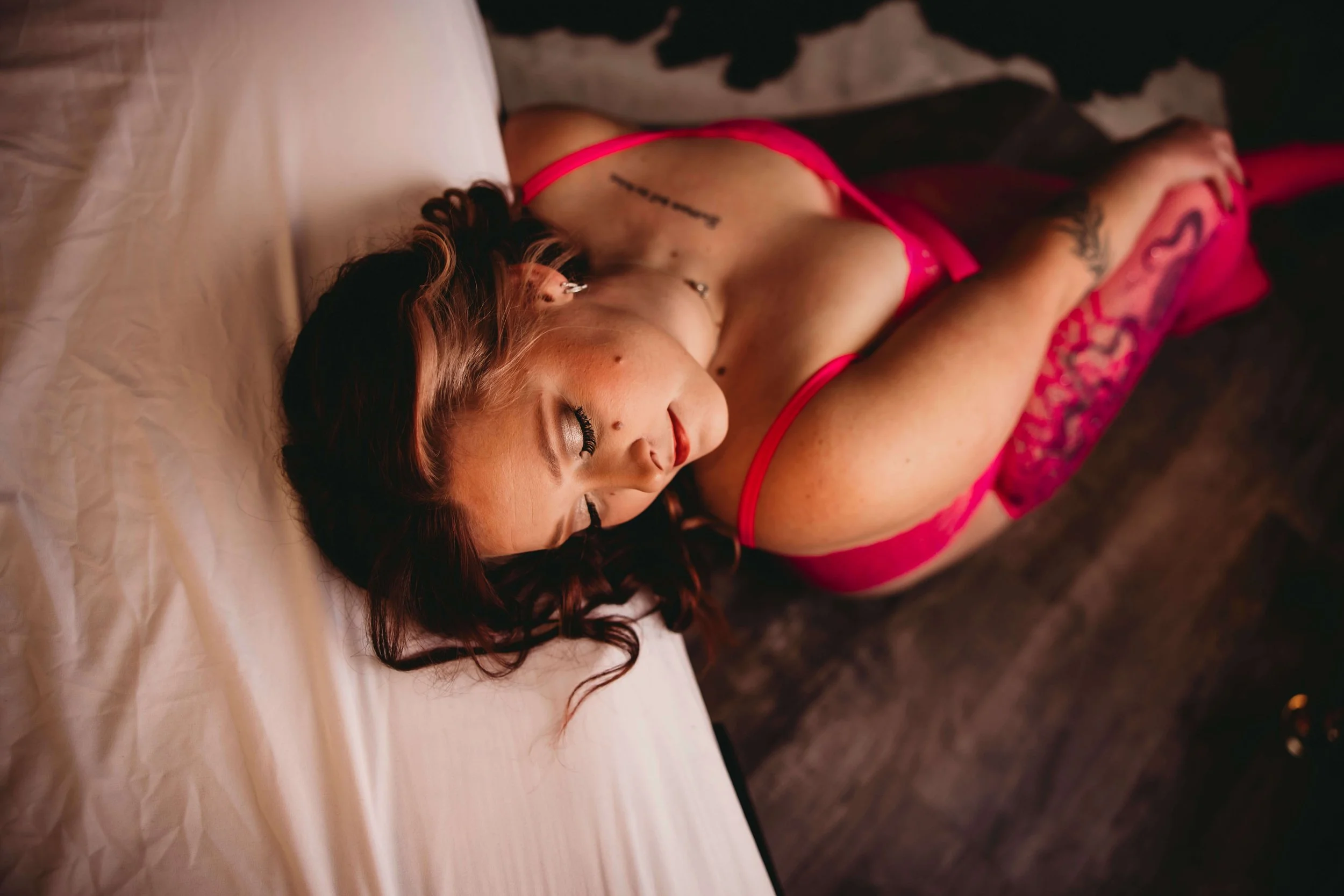 julie-boudoir-wisconsin-photographers-near-me-photographer-siren-wi-confidence-blog-blogging-diverse-plus-size-incusive-ages-shapes-size-couples-boudoir-relationship-intimate-photographer 3.jpg