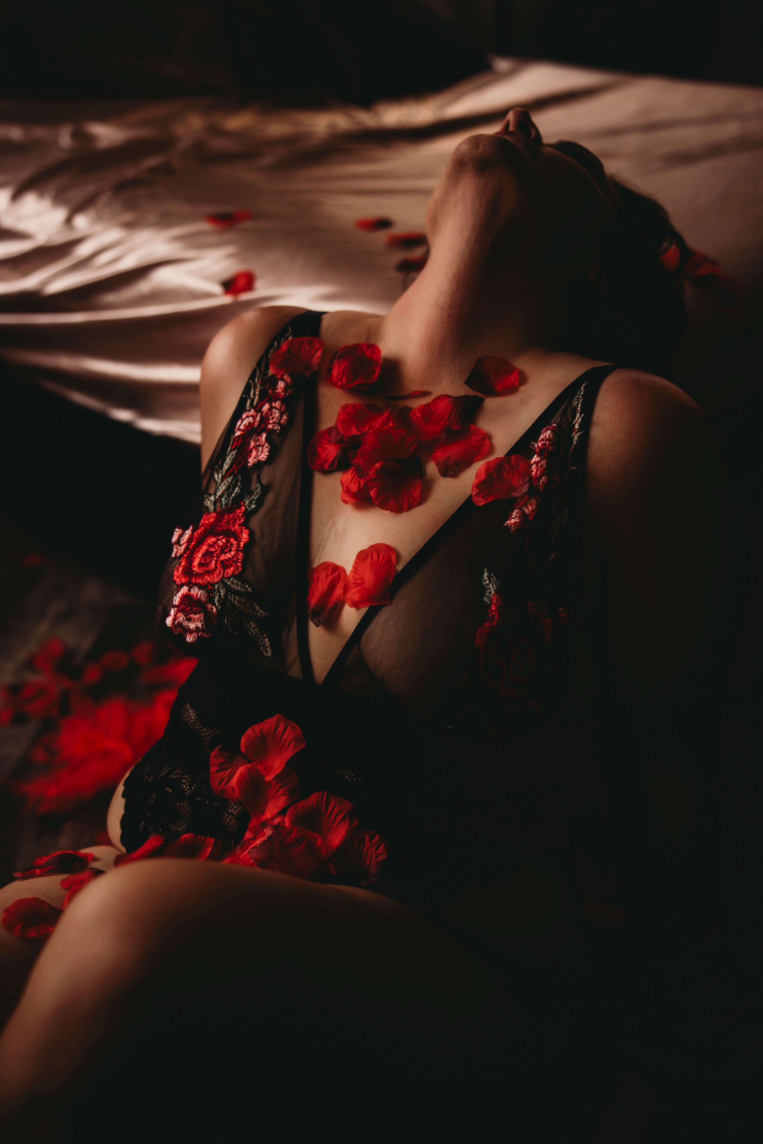 julie-boudoir-wisconsin-photographers-near-me-photographer-siren-wi-confidence-blog-blogging-diverse-plus-size-incusive-ages-shapes-size-couples-boudoir-relationship-intimate-photographer 13.jpg