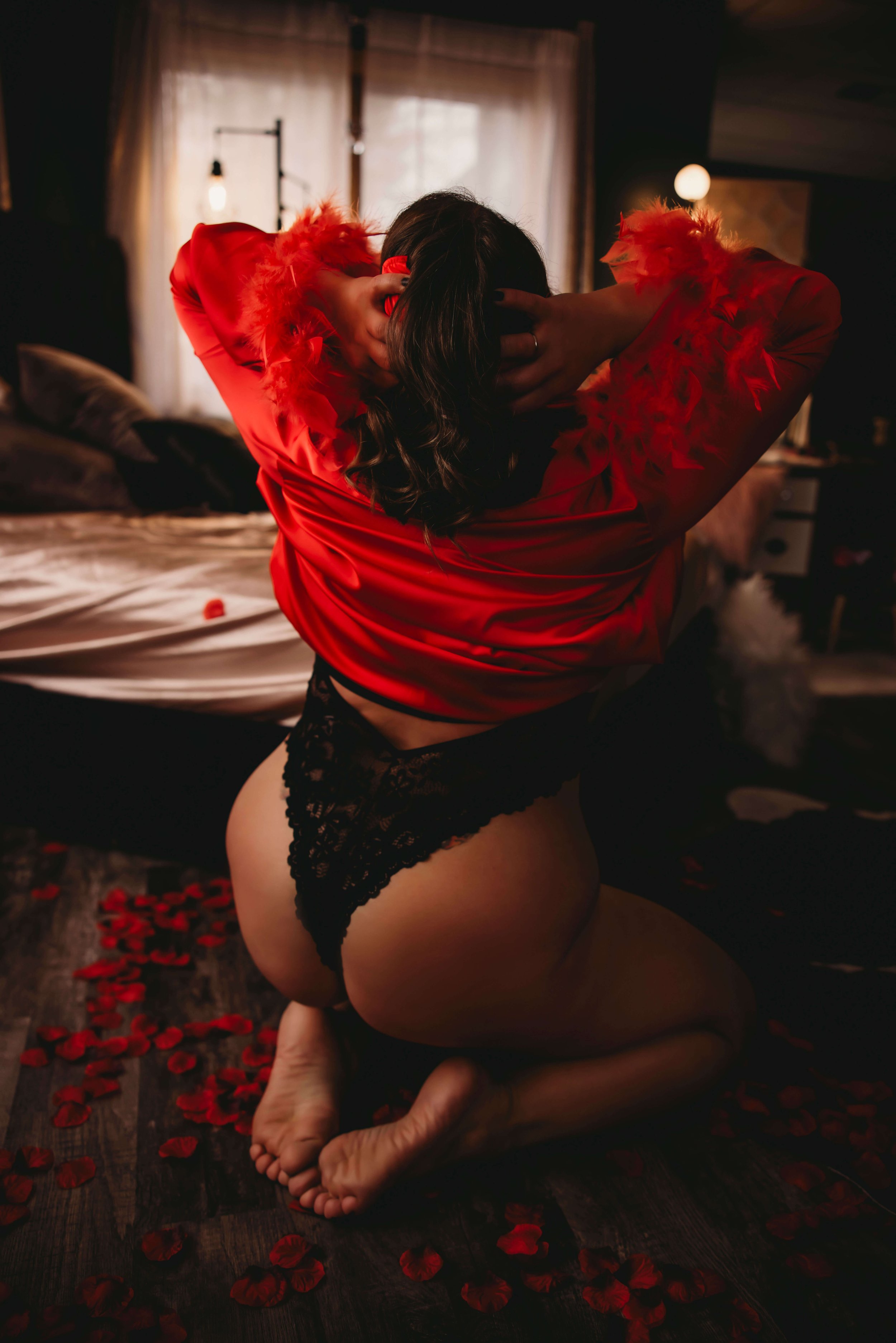 julie-boudoir-wisconsin-photographers-near-me-photographer-siren-wi-confidence-blog-blogging-diverse-plus-size-incusive-ages-shapes-size-couples-boudoir-relationship-intimate-photographer 14.jpg