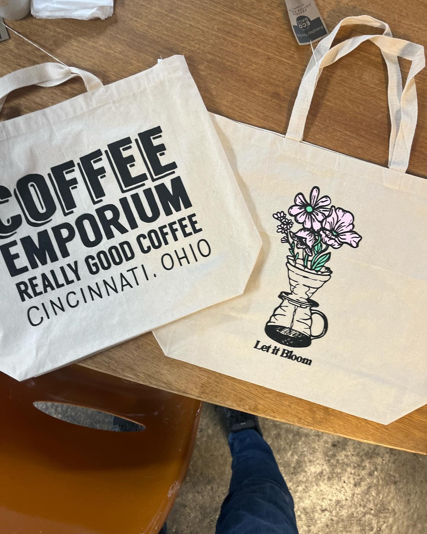 Check out our new market bags. 
The perfect thing for schlepping all of your goodies from the store or the farmers market.
Oh, and that mug?
The perfect accessory to let people know that you know what&rsquo;s up. 
#coffeeemporium #letitbloom #cincinn