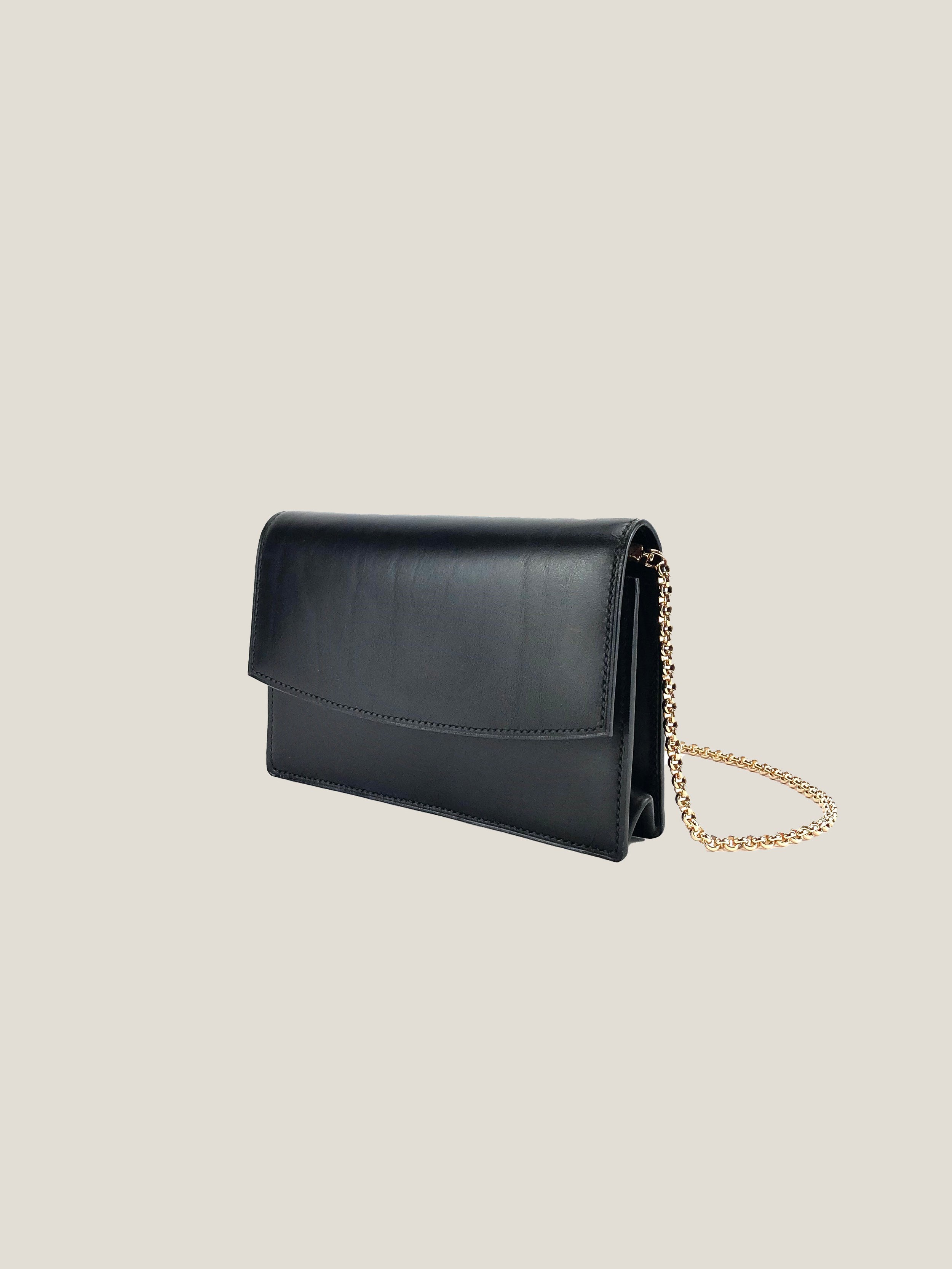 Allie_blk_front34_chain_e1ded7.jpg