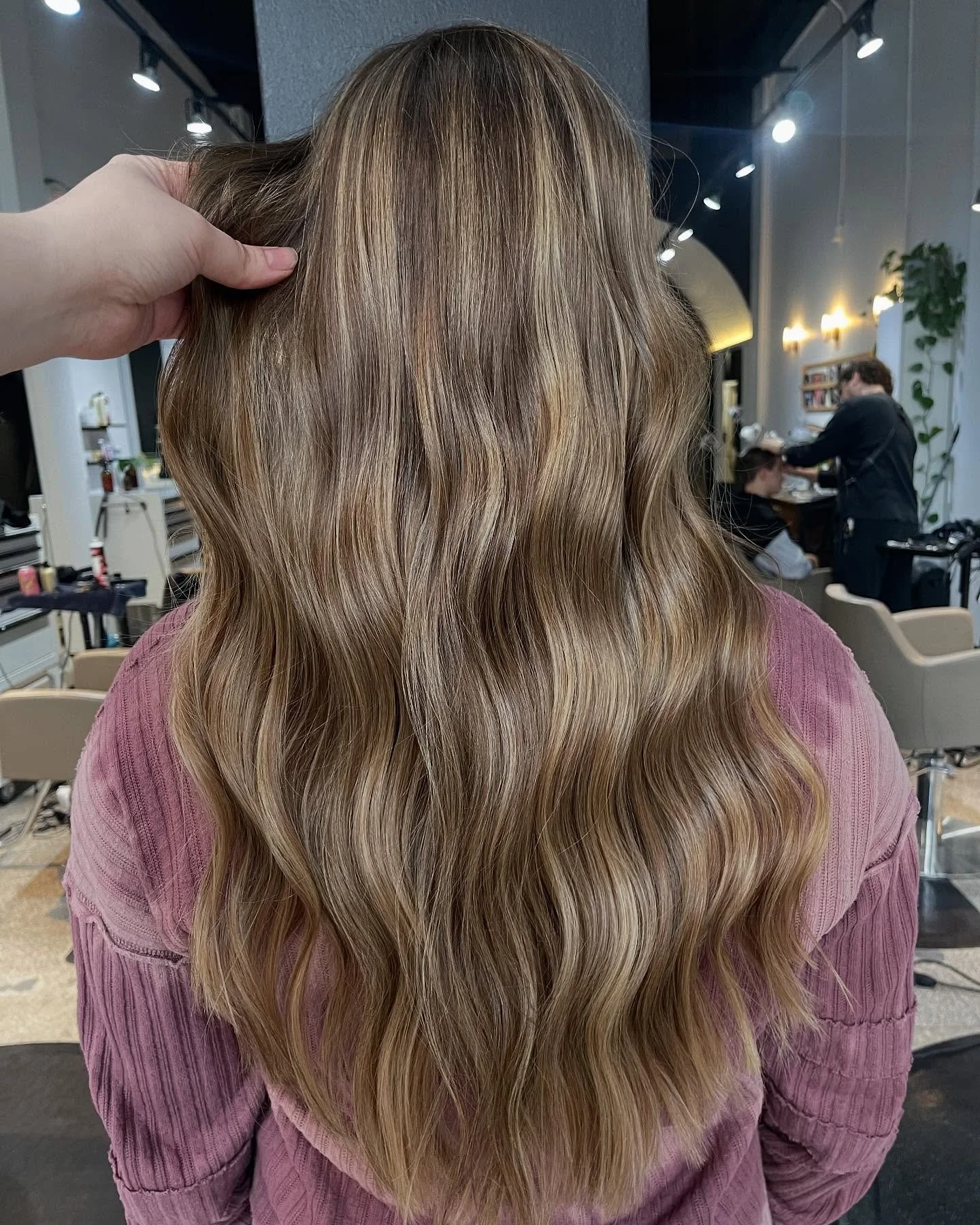 Beach waves in February 🌊 

Dimensional color and cut by:
@ars.artistry
