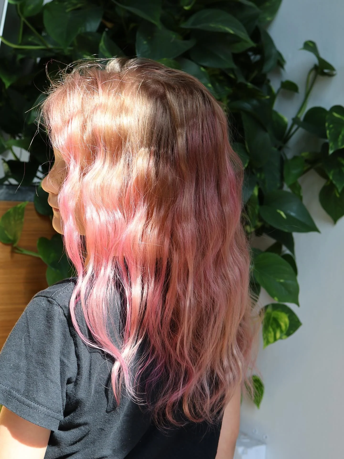 Pink *toner* club 🌸
These glosses tend to be temporary, but in the best way. 
Call / text / or DM us for your *late summer* appointment 
 
Color by: @kate_mccliment