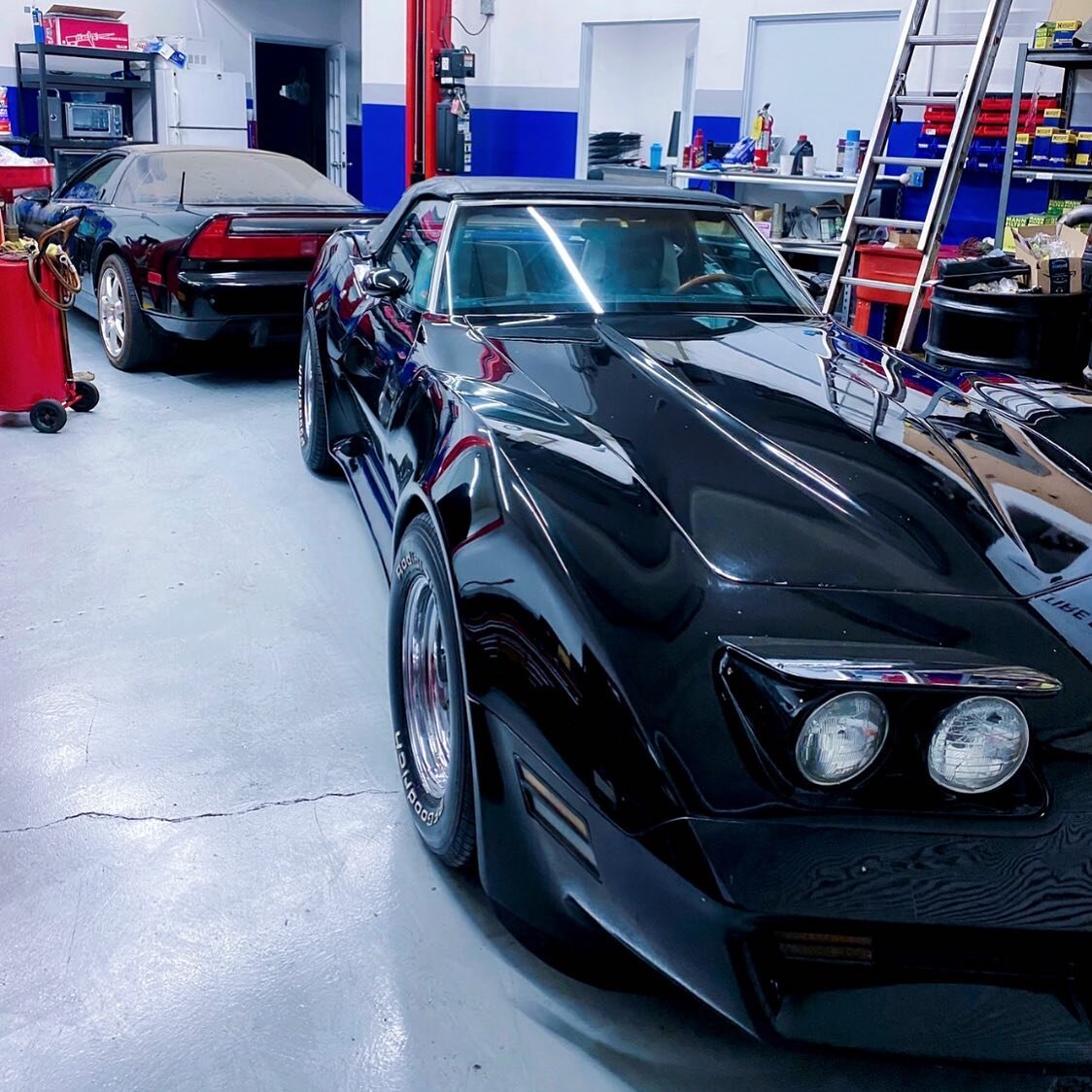 Flash Back Friday with some classic beauties in the shop. We really appreciate how well thought out the designs were for car back in the days. The fine details really makes them even more beautiful today-decades later. 🤯🖤🏎
.
.
.
#honda #nsx #acura