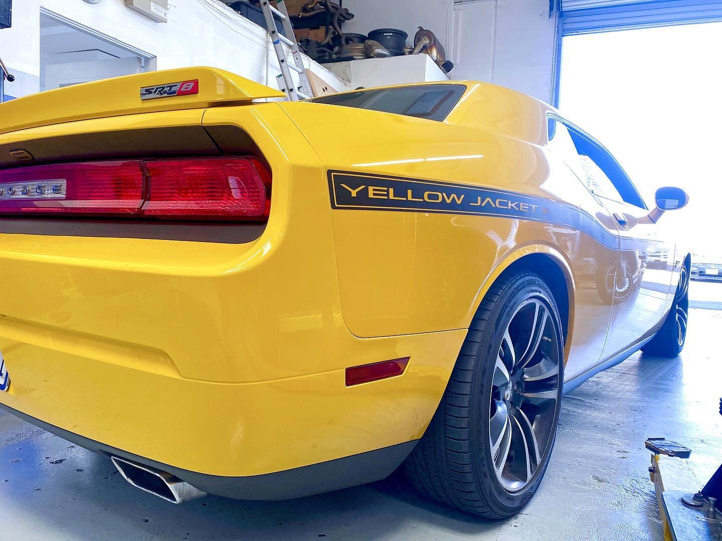 SRT8 392 Yellow Jacket with a mean HEMI V8. Only 1300 were made and we just got to service one. We may specialize in European cars but we appreciate all type of makes and models. 💛🟡
.
.
.
.
#dodge #challenger #srt8 #yellowjacket #hemi #hemipower #h