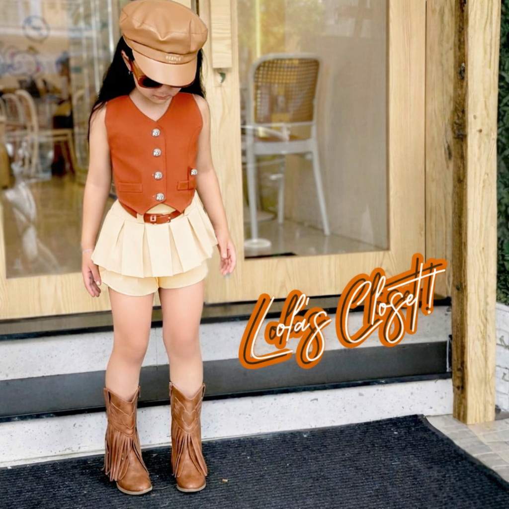 Fashionable style at Lola's Closet.png (Copy)