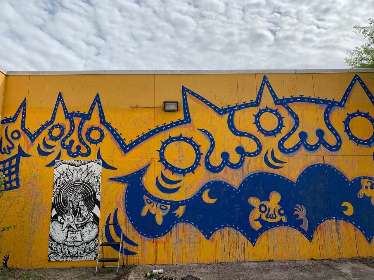 Quick explanation for why my piece is smack dab in the middle of this awesome @yellowyellowart mural...
Some vandals broke a window here at @mosaicsoundcollective and behind that wall is where @bossradioatx office is, so they asked me to paint a piec