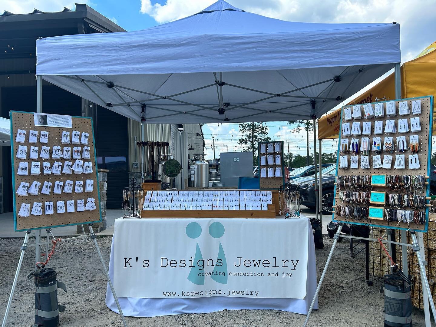 Happy Mother&rsquo;s Day! If you&rsquo;re celebrating with your mom or if you&rsquo;re a mom celebrating @dirtbagfarmersmarket today stop and say hello! 💞🛍️🍺. #mothersday #sundayfunday #dirtbagalesbrewerytaproom #handmadejewelry