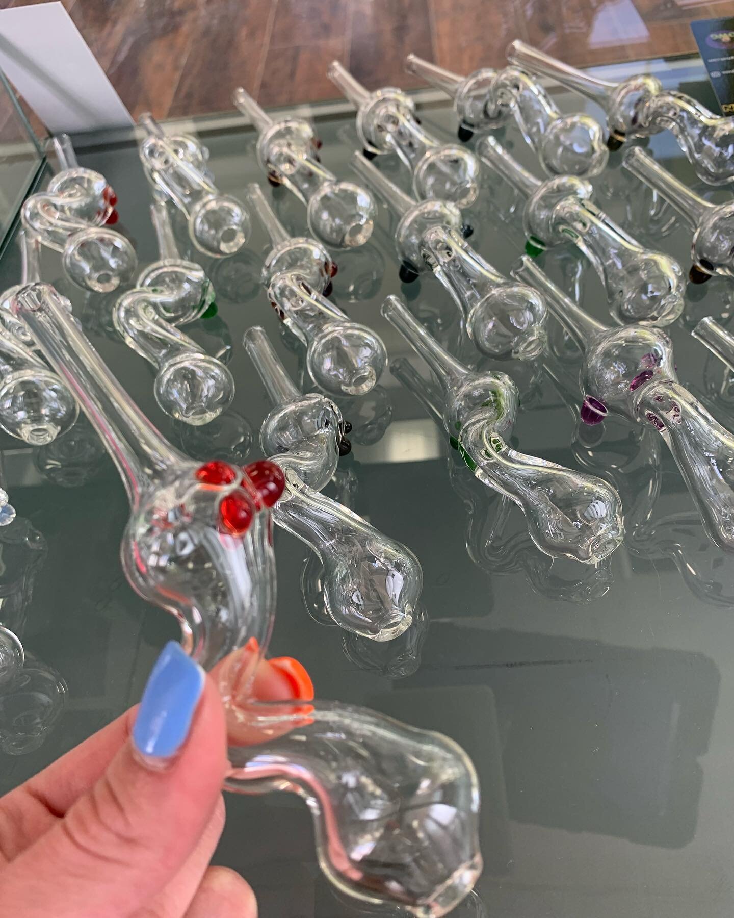 Brand new glass in the shop!! Both from local artist. @2schoolglass with the pipes and @dobbie_wan_glass  with the nectars !! Come in and give &lsquo;&lsquo;em some love. 💕✨