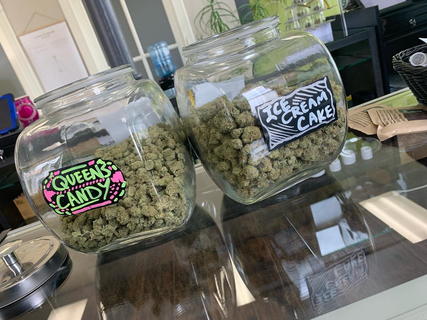 TWO new award winning strains fresh out on the the shelves. We got the &ldquo;Queens Candy&rdquo; a sativa leaning hybrid, coming in at 1ST place at the Montana Cannabis Lovers Cup in 2022. And then we have a classic favorite &ldquo;Ice Cream Cake&rd