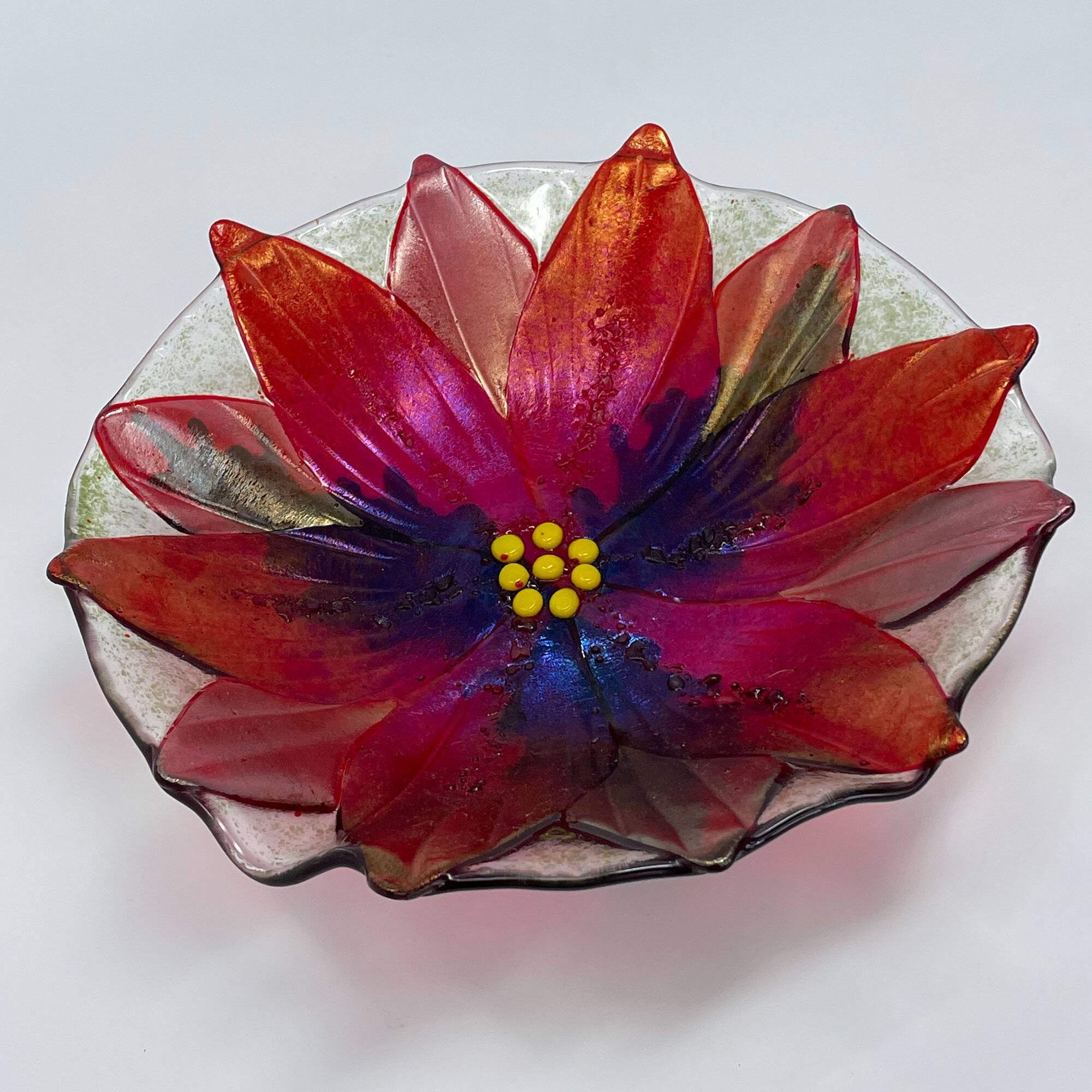 Red-poinsettia-bowl-with-leaf-base-(3scSw).jpg