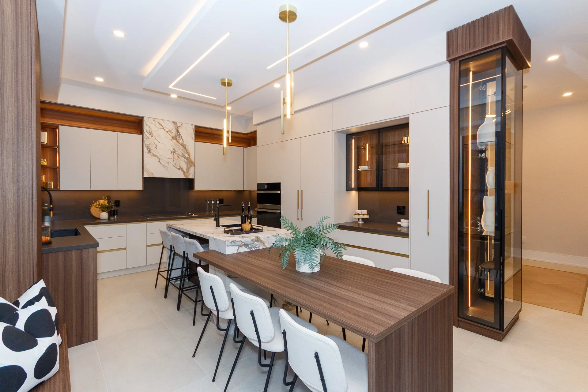 012-1526 Garnet Avenue_2-IMG_5589.jpg