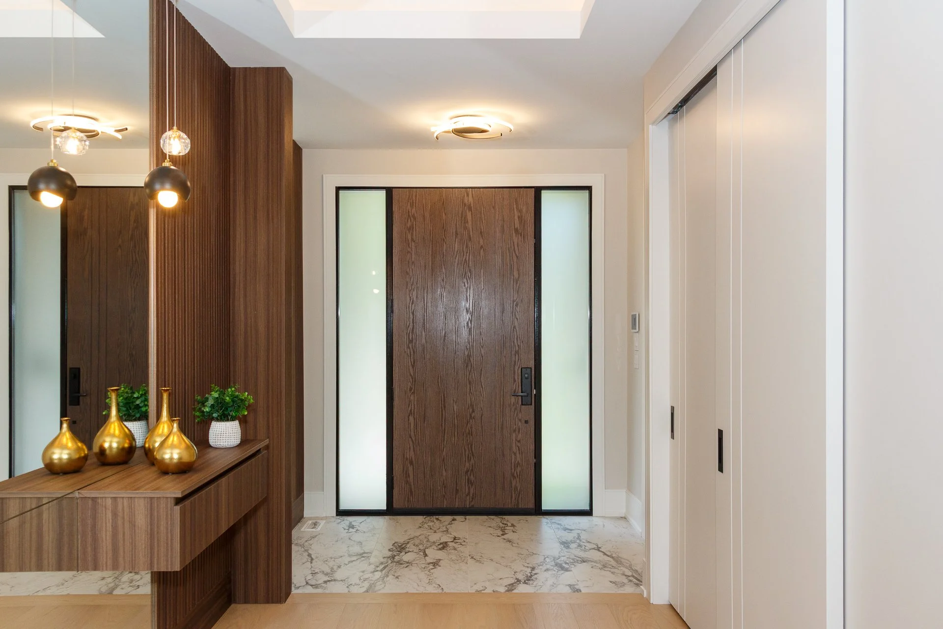 04-025-1526 Garnet Avenue-IMG_4520 (1).jpg