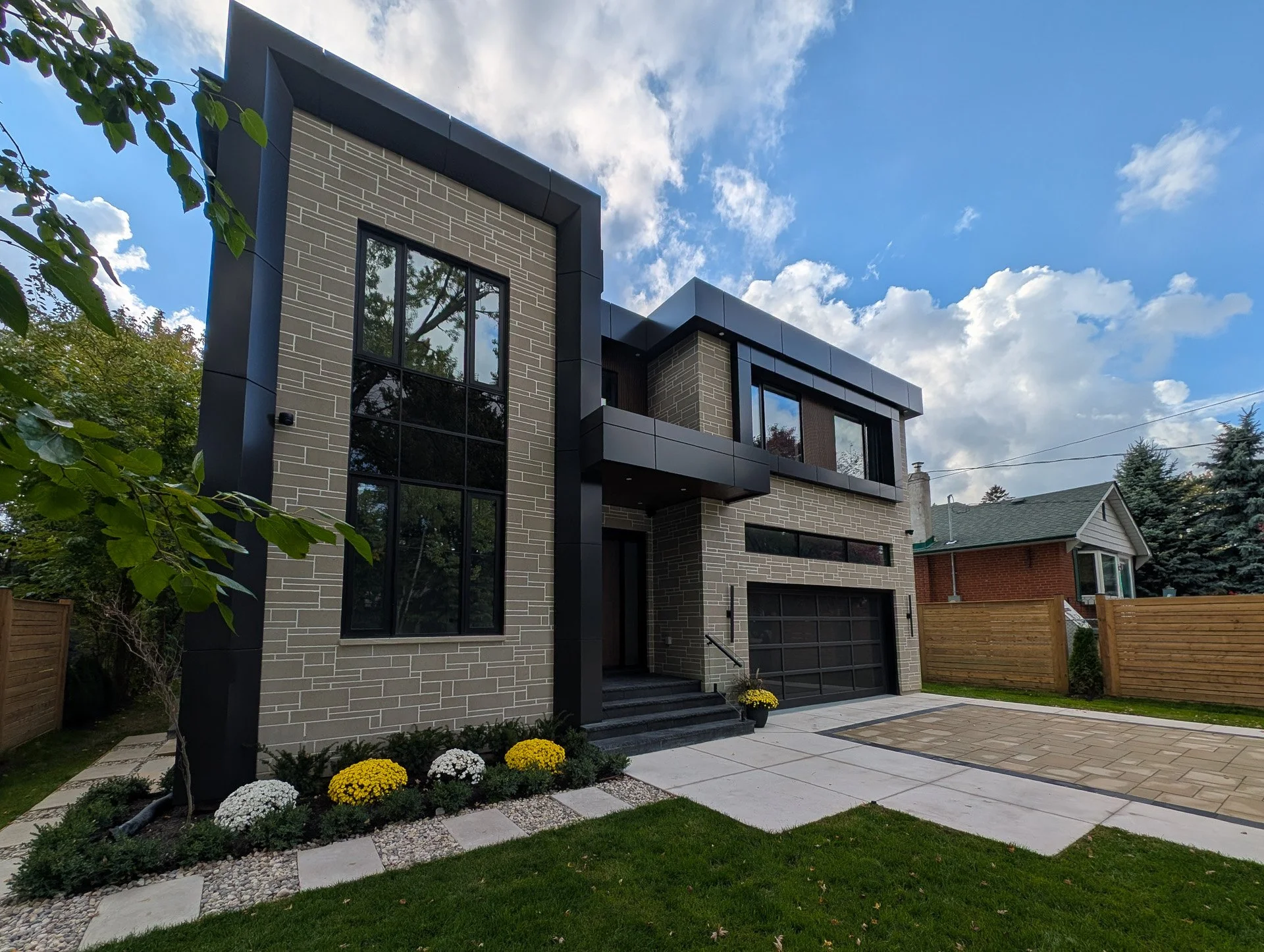 1-006-1526 Garnet Avenue-PXL_20251011_194426608 (1).jpg
