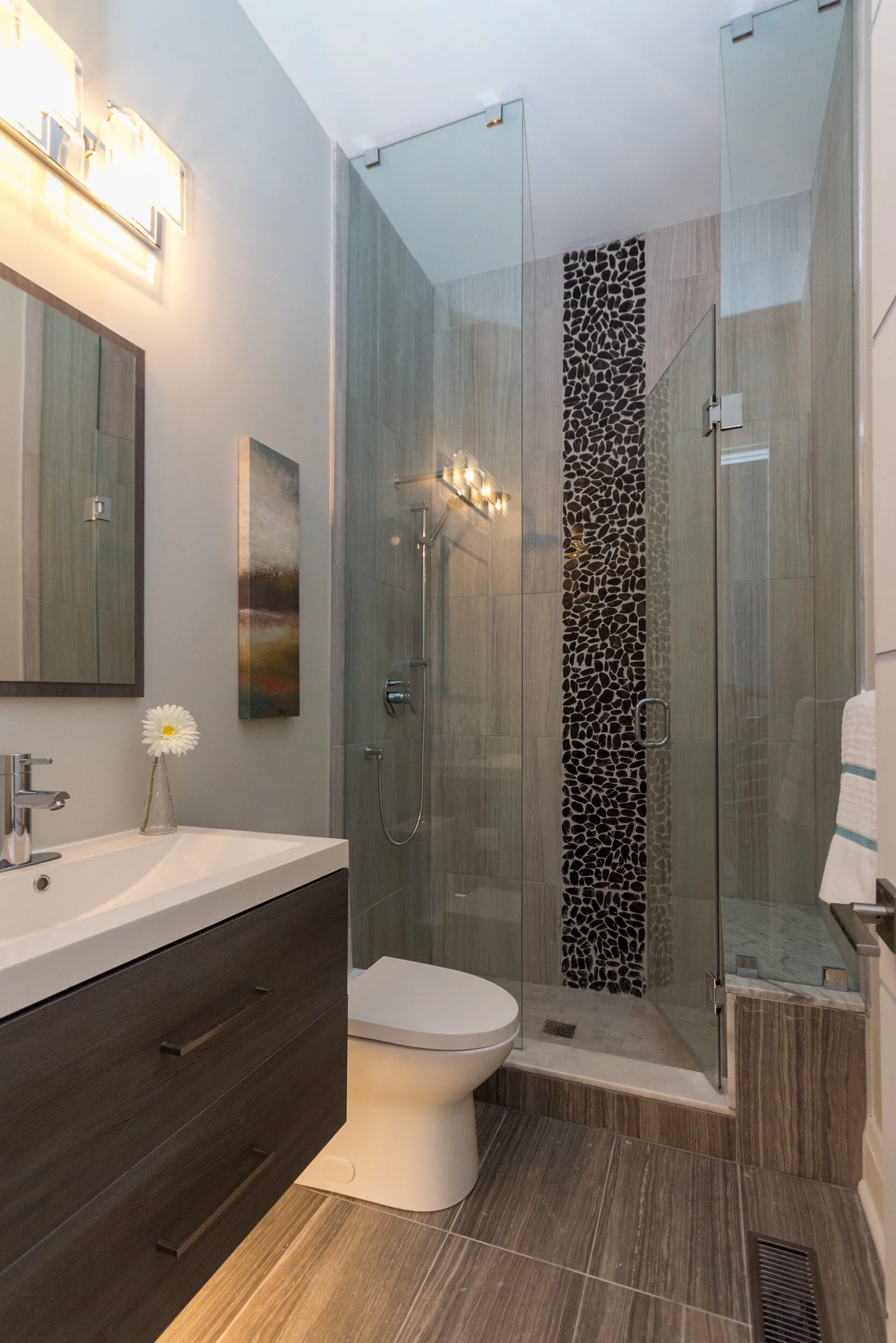 Custom home - modern detached