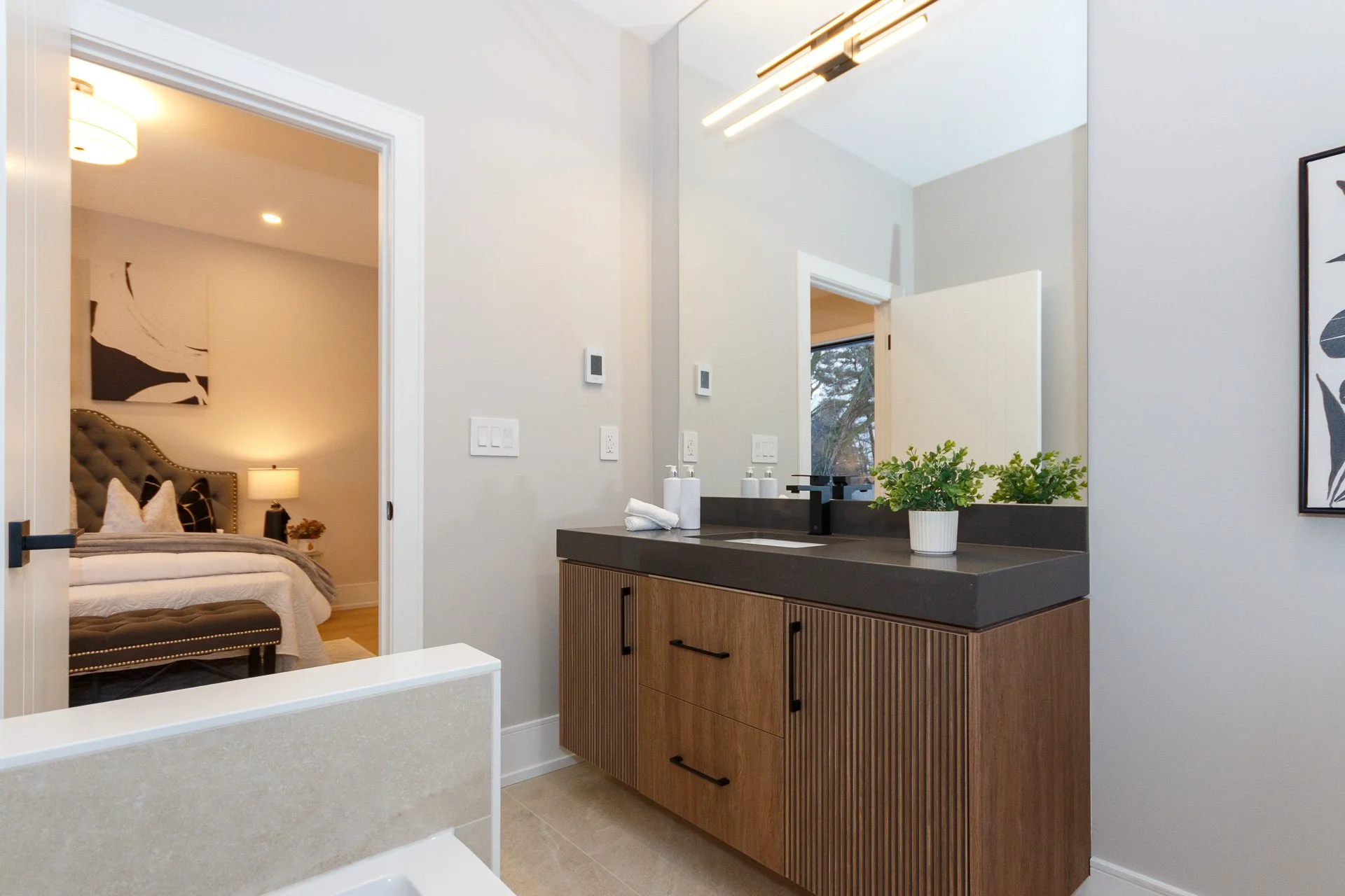 028-1526 Garnet Avenue_2-IMG_5675.jpg