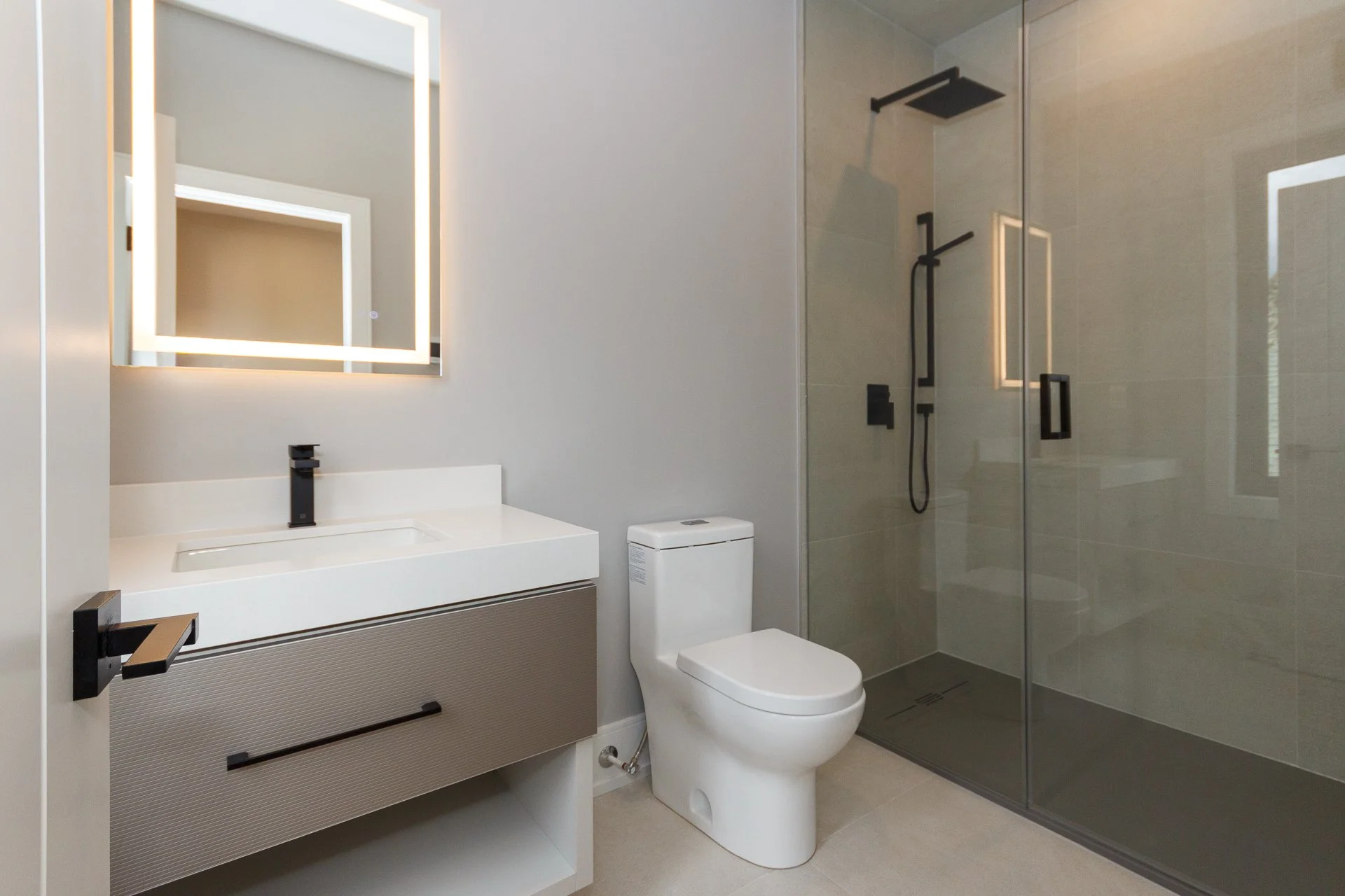 031-139-1526 Garnet Avenue-IMG_4445 (1).jpg