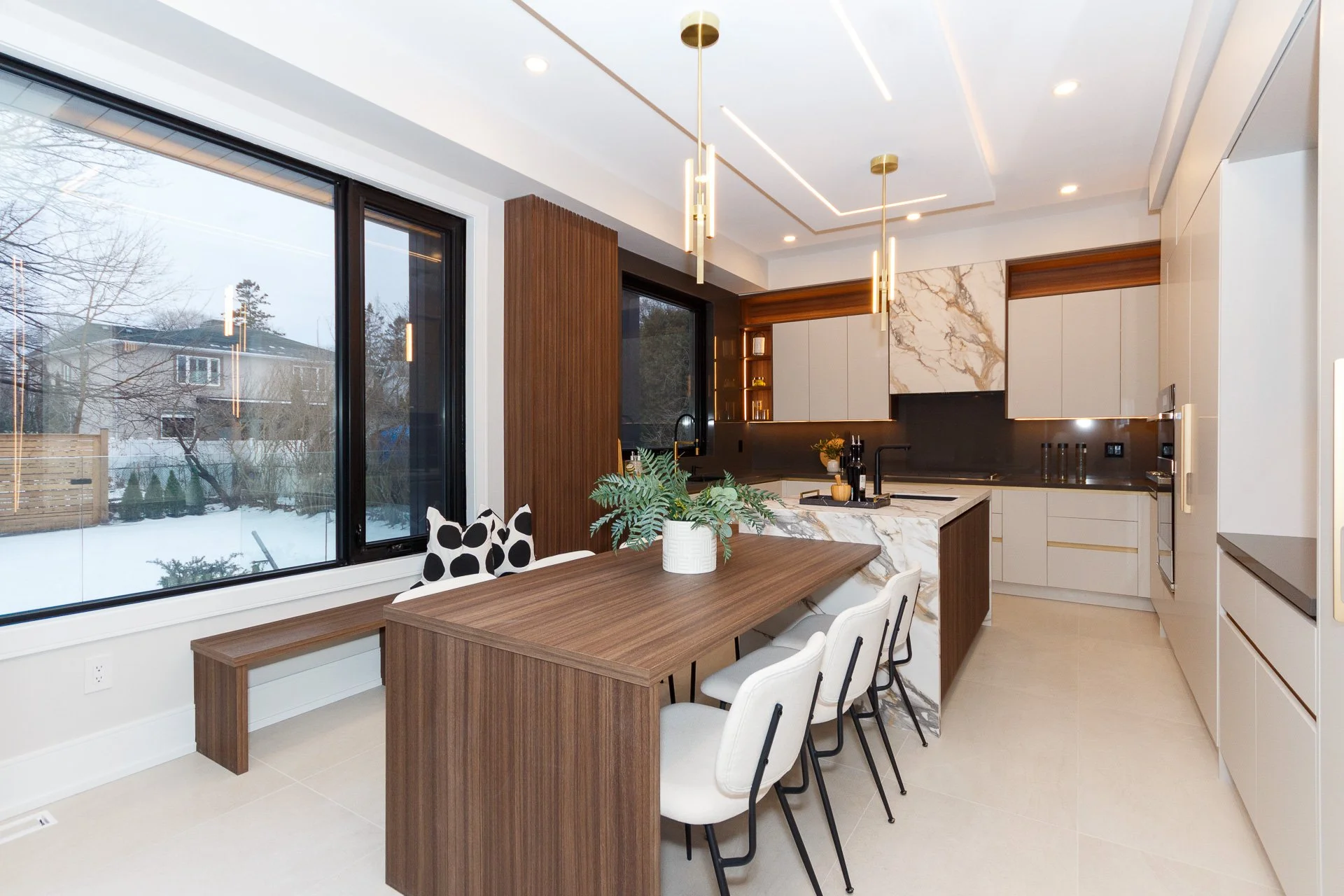 010-1526 Garnet Avenue_2-IMG_5587.jpg