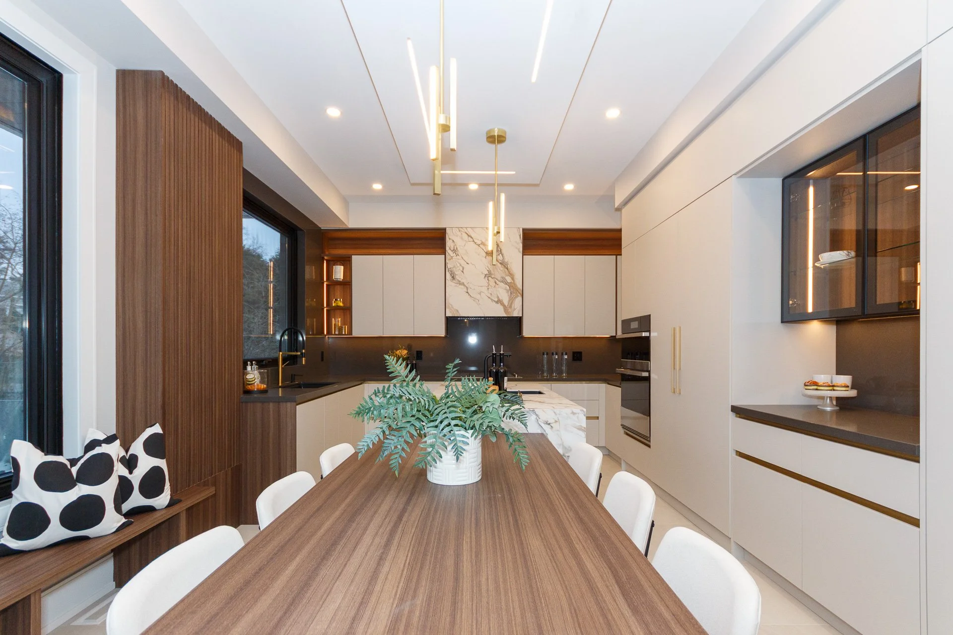 011-1526 Garnet Avenue_2-IMG_5601.jpg