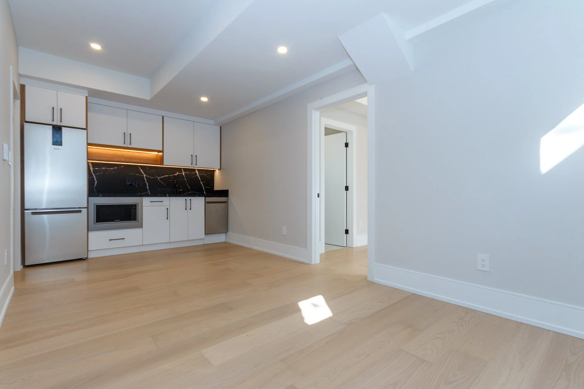 036-153-1526 Garnet Avenue-IMG_4258 (1).jpg