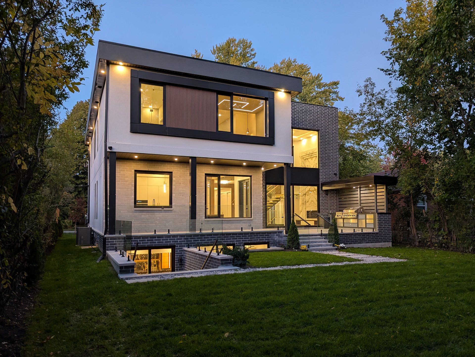 46-209-1526 Garnet Avenue-PXL_20251014_225026320 (1) (1).jpg