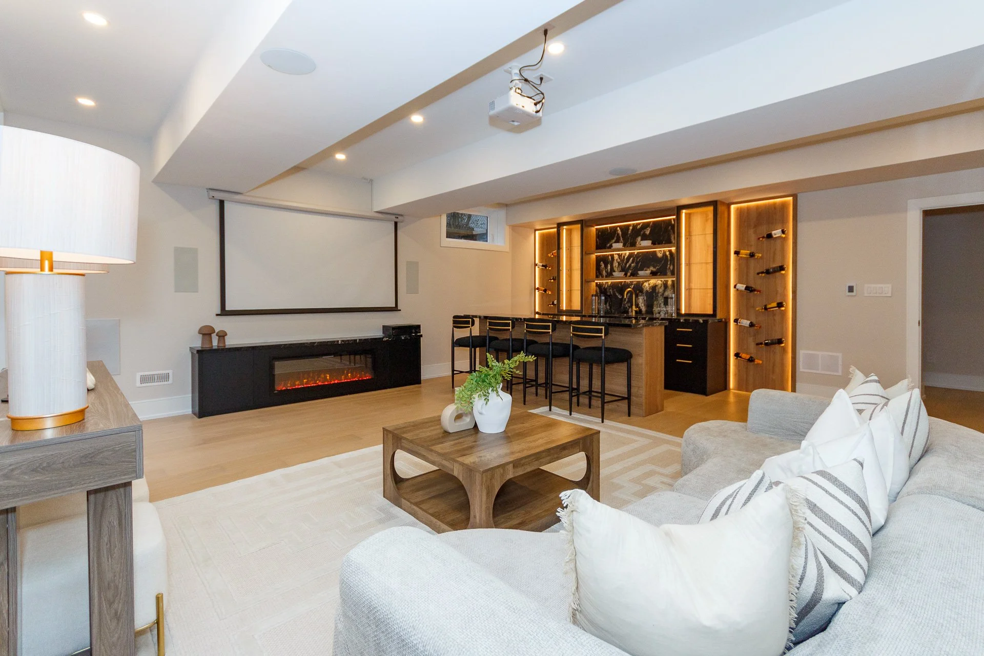 040-1526 Garnet Avenue_2-IMG_5709.jpg