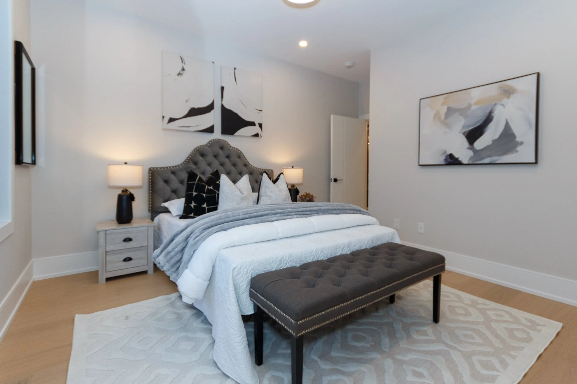 027-1526 Garnet Avenue_2-IMG_5672.jpg