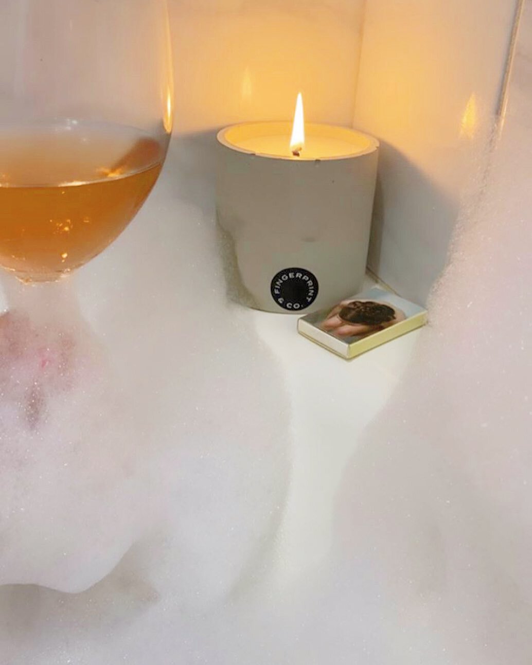 Cheers to a Friday in the tub with ros&eacute; on this rainy PNW day! 📸: @lbsocialite