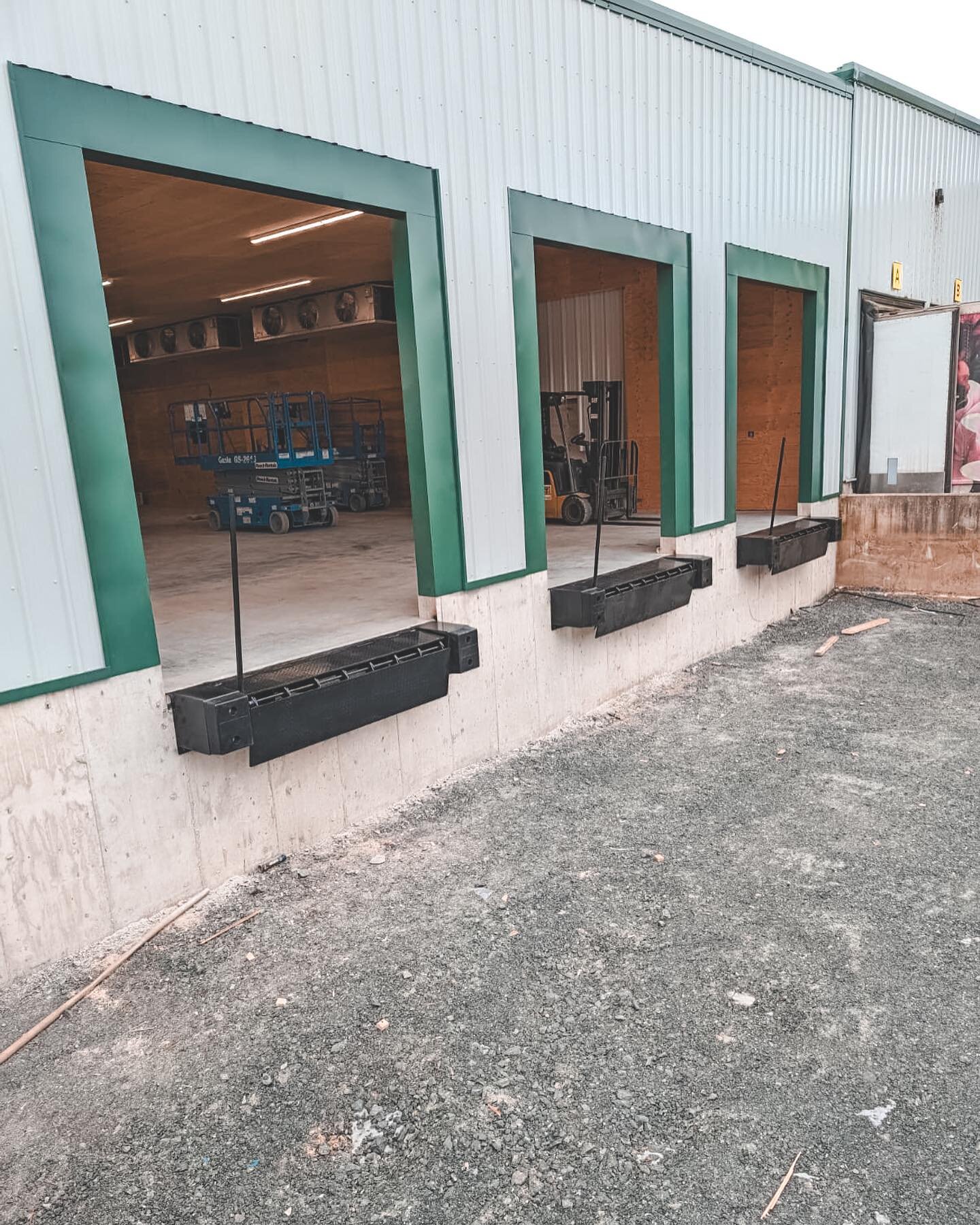 Recent job @quiksfarm where we fabricated and installed manual loading dock levelers. They will do the job for years to come💯. 

#outlawindustriesltd #customfabricationshop #chilliwackcustomfab #metalwork #custommetalfabrication