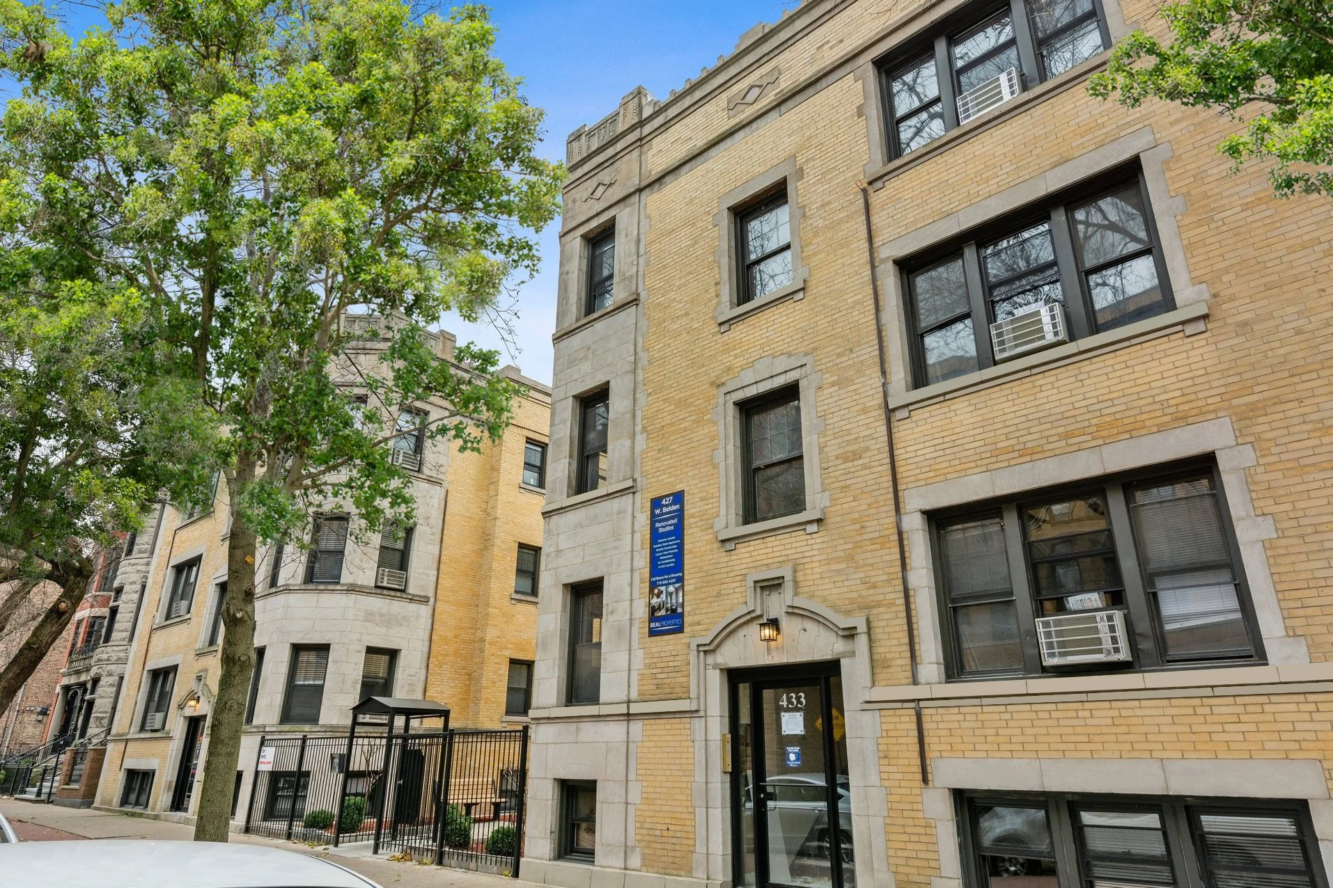 Photo inspiration: Picture Idea: 427 Lincoln Park Mid Rise Apartment Building