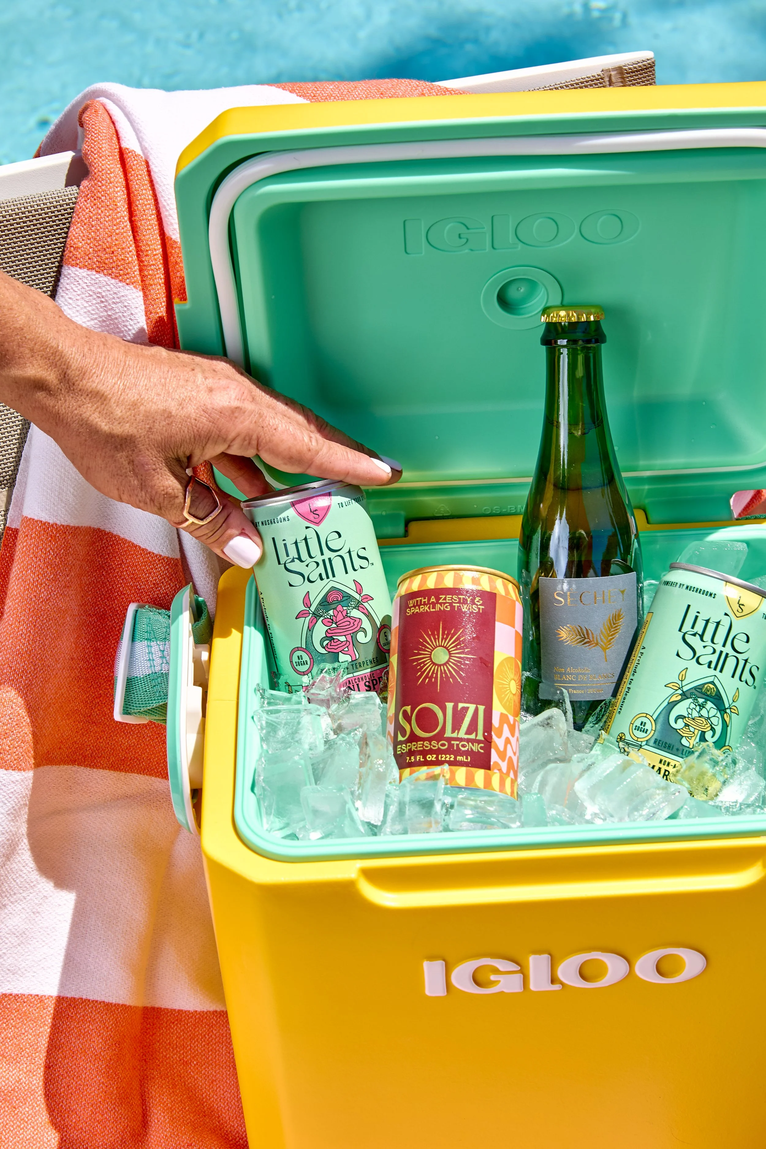 san-luis-obispo-lifestyle-product-photographer-cpg-na-cocktail-pool-ambient-1.jpg