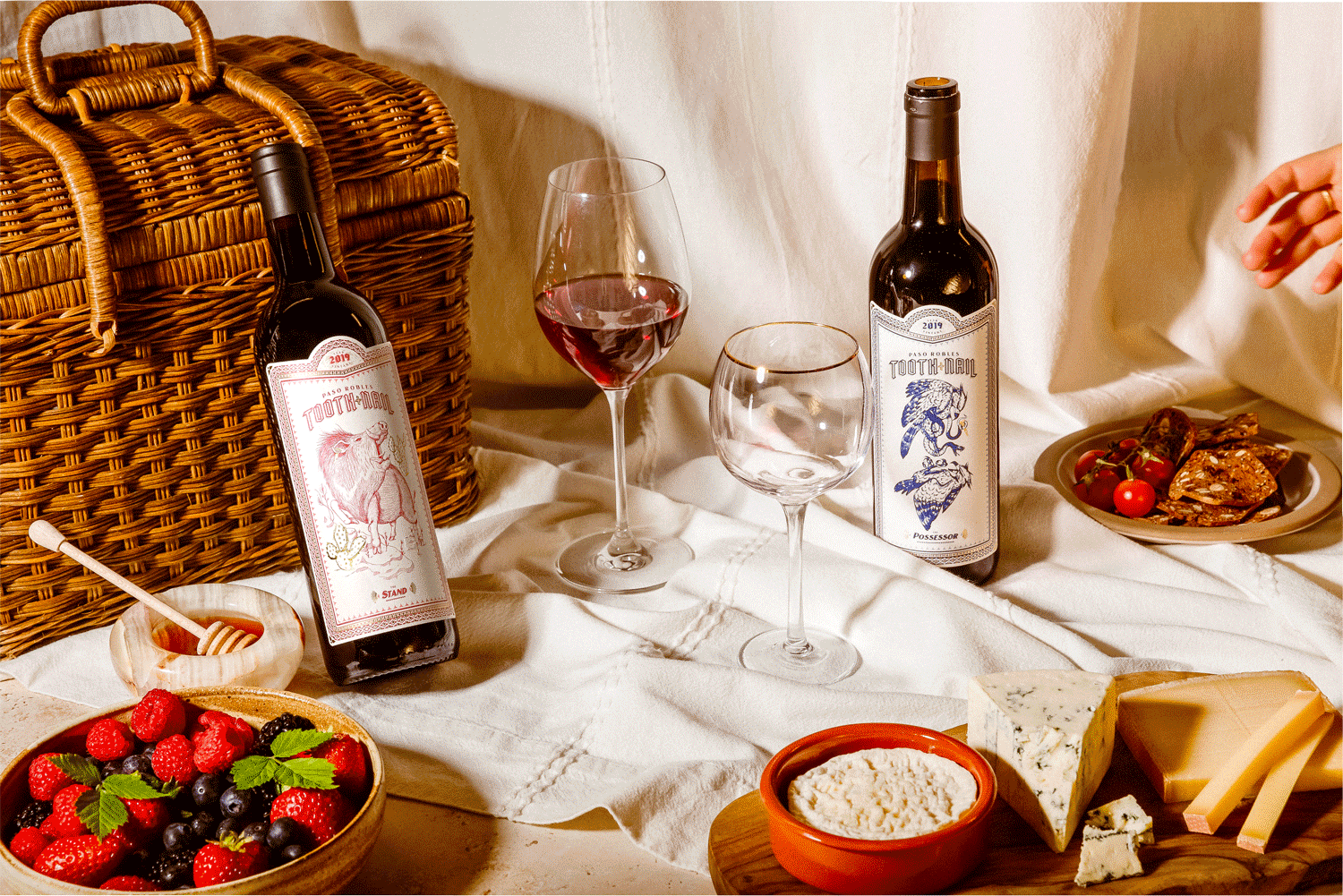 california-commercial-wine-photographer-stop-motion-wine-pour.gif