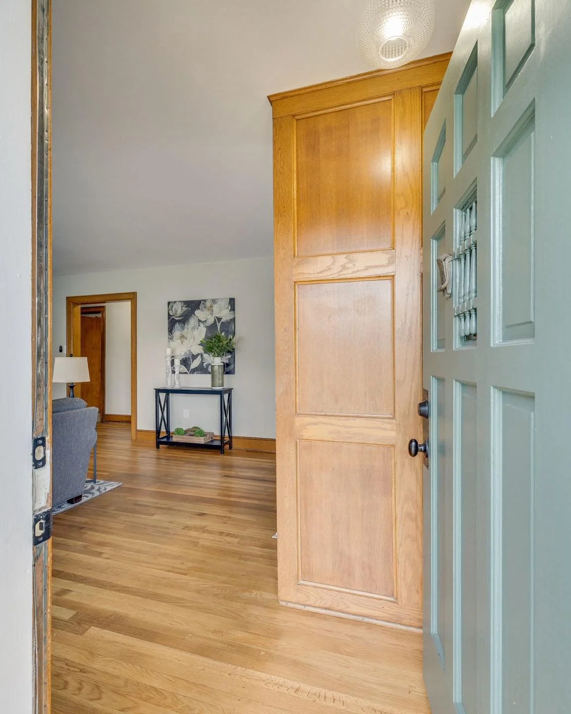 If you are a lover of character, charm and walls that you wish could talk, then we have a house for you. 

Come step inside 215 Cherry Lane Bristol, VA 24201 ❤️ you&rsquo;ll be glad you did! 

📲 423-389-8007

Listing provided by HBX Realty