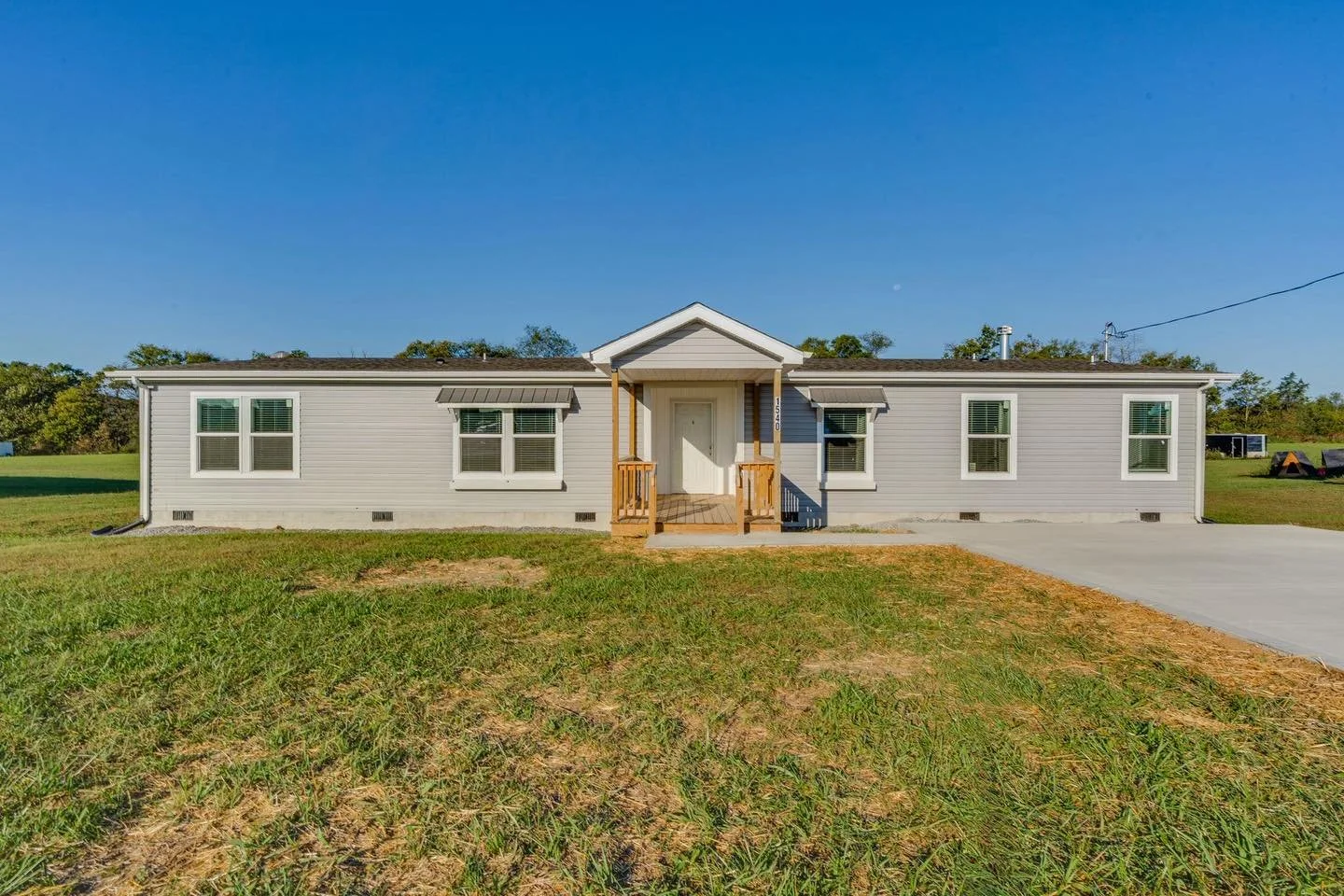 ✨ N E W  L I S T I N G ✨

❗️Shares Appreciated ❗️

Welcome to Spencer on the River, a serene Nolichucky River community that blends timeless country charm with modern convenience. Enjoy low HOA fees, county-only taxes, and easy access to the intersta
