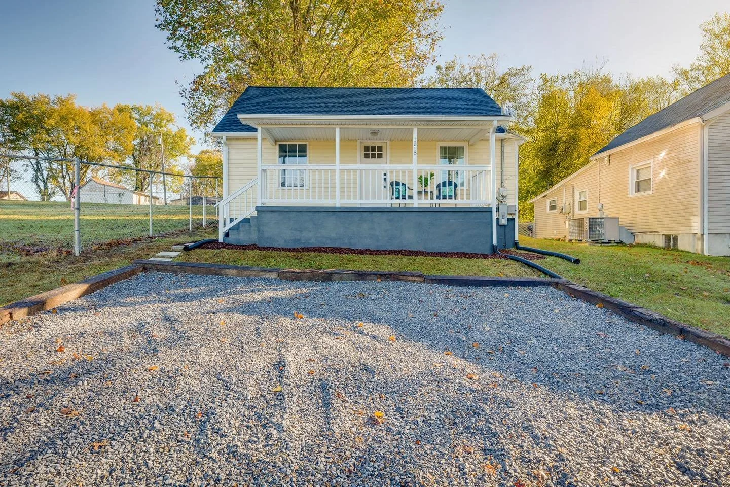 ✨ N E W  L I S T I N G ✨
❗️Shares Appreciated ❗️
Renovated home in Bristol that’s cute as can be! Featuring 2 🛏️ and 1 🛁, this move in ready home feels bright and airy and checks off so many boxes! From the covered front porch (with a mount