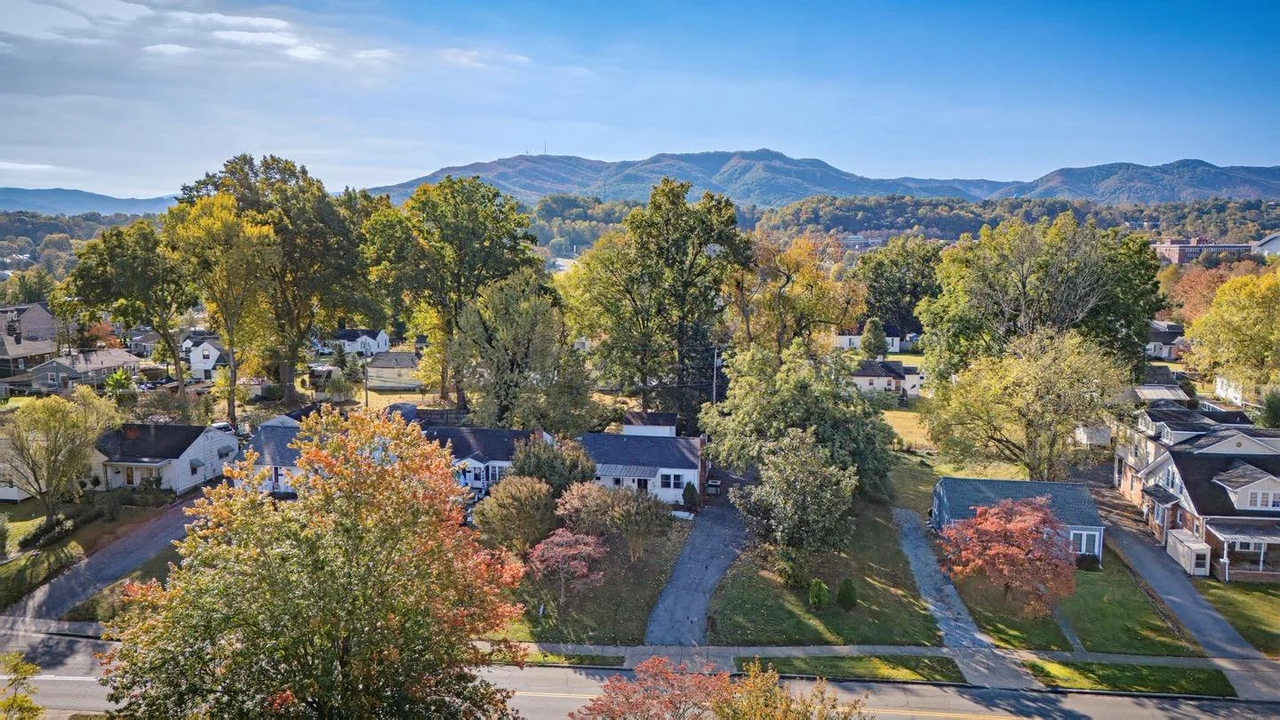 Happy Saturday, friends! Enjoy exploring the beautiful region we call home! ☀️
