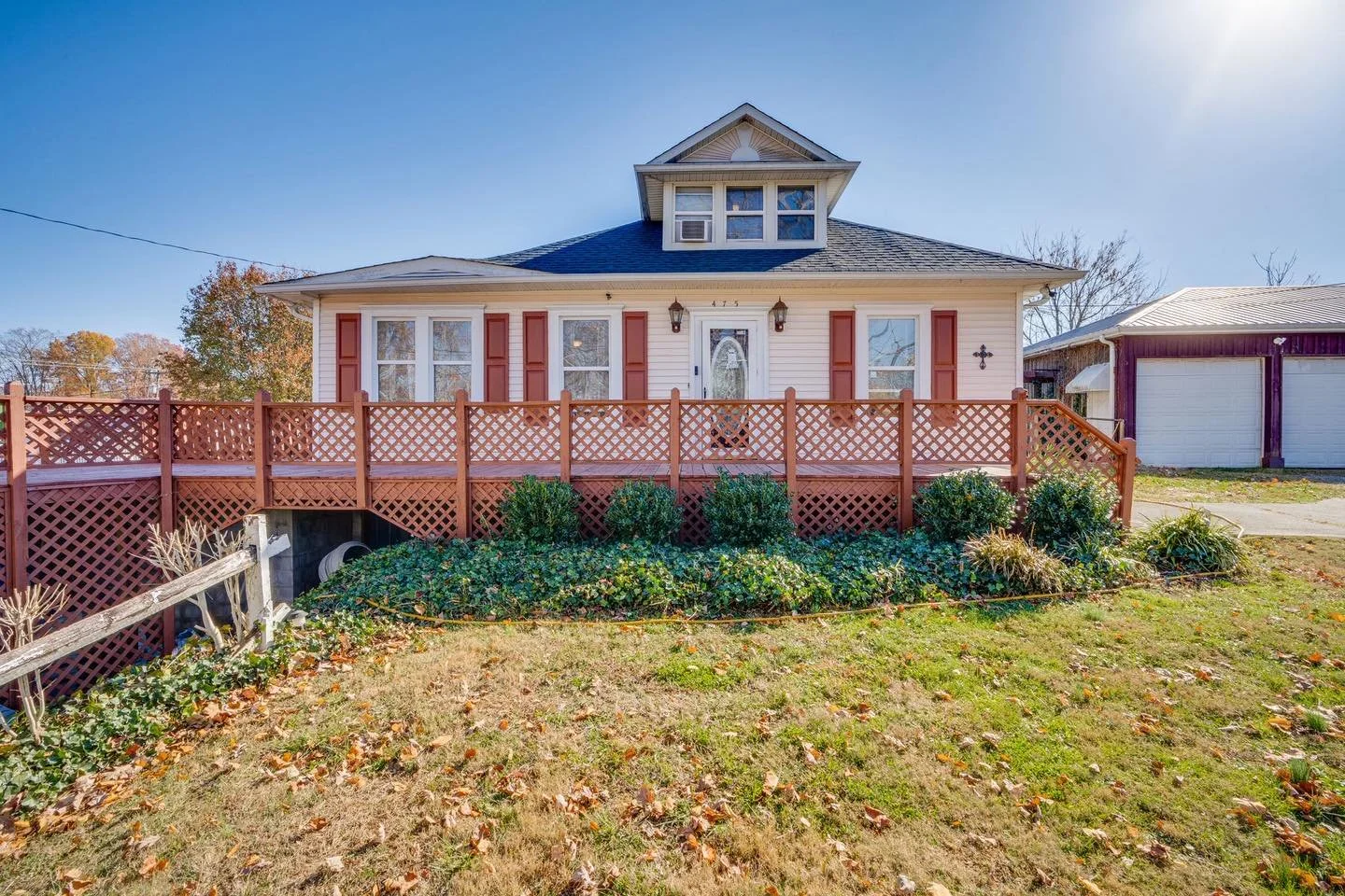 This lovely farmhouse in Jonesborough, TN is available and just waiting on you! Featuring 4 bedrooms and 2 bathrooms plus a 3 bay detached garage, the options are truly endless here! 

📍 475 Matson Road Jonesborough, TN 37659
💲 299,900

Come check 