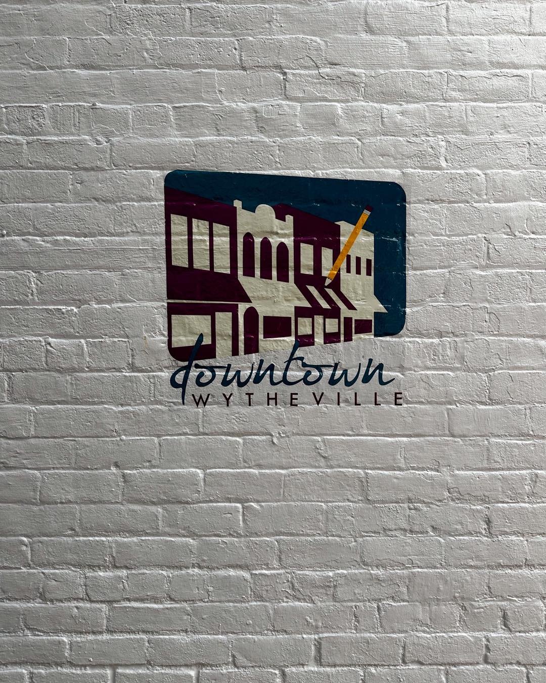 Sometimes showings take us to the most quaint downtowns just in time for #WhereDidWeGoWednesday. And this one was filled with holiday cheer as there were speakers that filled the air with Christmas music and shoppers were going in and out of shops an