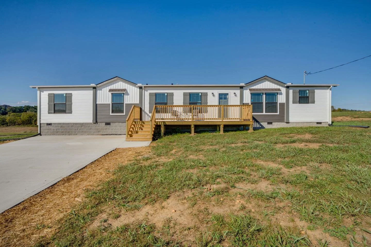 If new construction and lots of space is what you&rsquo;re after, then look no further than 1570 River Path in Morristown, TN! This 4 🛏️ and 2 🛁 home is stunning and with access to the Nolichucky River, the location can&rsquo;t be beat! 

Come chec