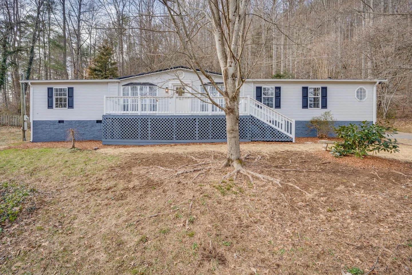 ✨ N E W  L I S T I N G ✨

❗️Shares Appreciated ❗️

Freshly renovated home on 1.5 acres in Erwin, TN! This one-level home features 3 🛏️ and 2.5 🛁 and is so spacious both inside and out! With generous front AND back porches there are plenty of places
