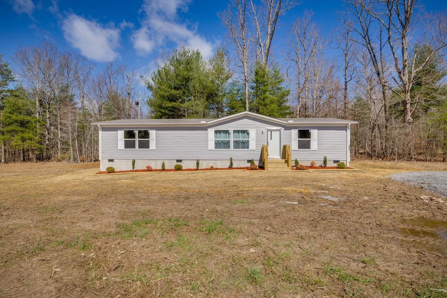 ✨ N E W  L I S T I N G ✨

❗️Shares Appreciated ❗️

New construction in Greenville, TN! Featuring 3 🛏️ and 2 🛁, this home offers an open floor plan with cathedral ceilings and tons of natural light. The kitchen has plenty of prep space including a l