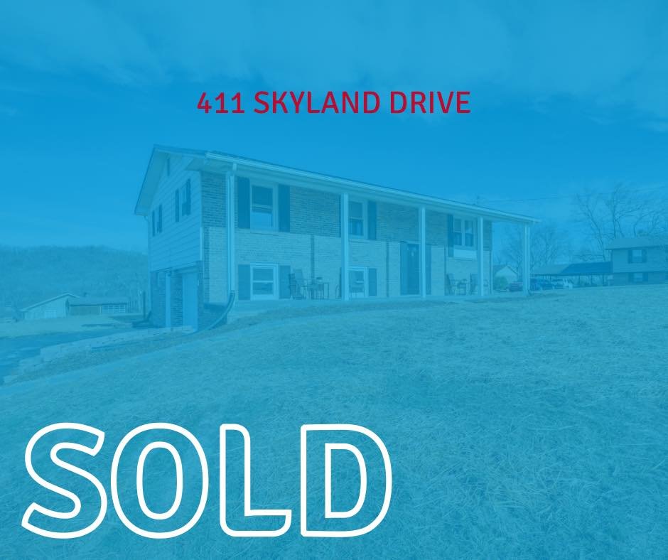 This beauty is officially SOLD! We&rsquo;re thrilled for our sellers and buyers! 

So much joy and so happy for them both! 

Need help buying and selling!? We&rsquo;d be honored! 😊

📲 423-389-8007

Listing provided by HBX Realty