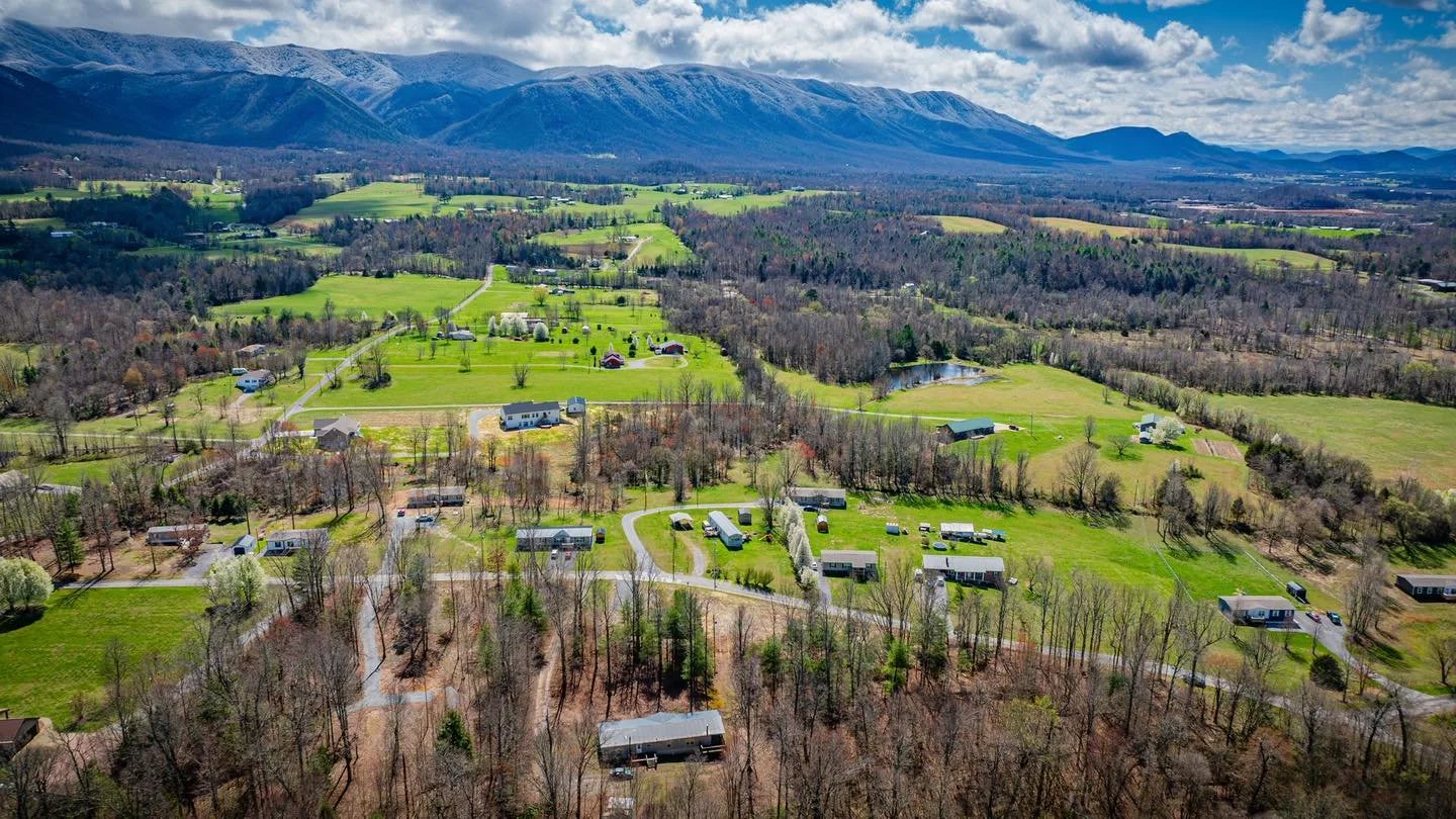 Happy Friday Eve! 

Remember that random snow last week after it was 80 a few days before?? It produced this overlooking our listing at 325 Laws Road in Greenville 😍

Isn&rsquo;t it stunning!? And this home is available and equally as stunning! 🤩 
