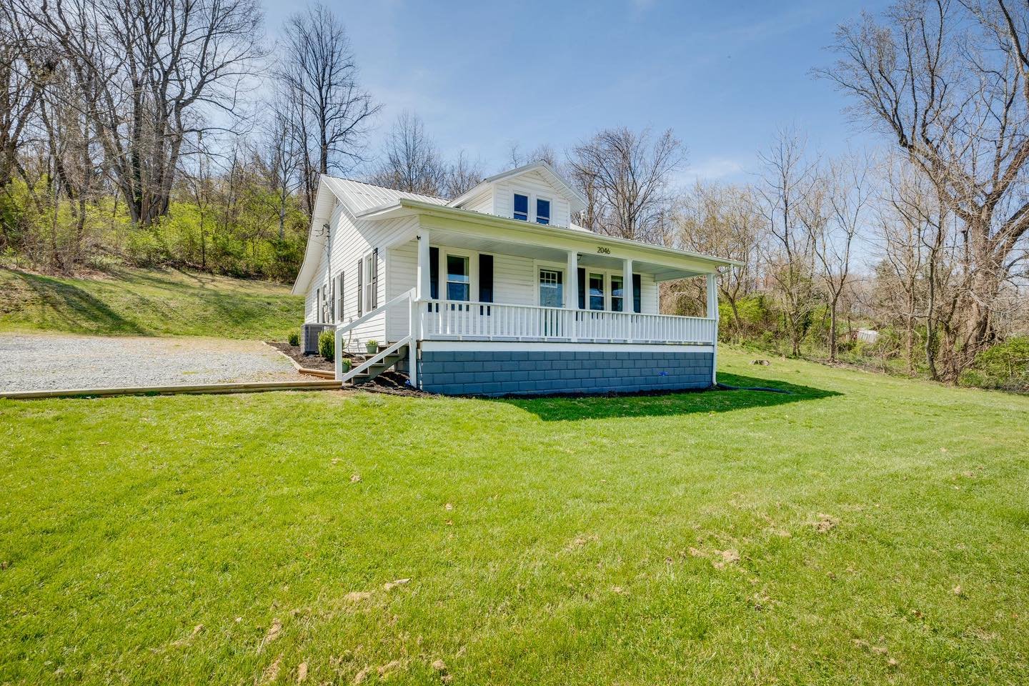 Searching for that hidden gem!? How about a renovated farmhouse with room to expand into the attic!? 

Already featuring 3 bedrooms and 2 bathrooms on nearly 2 acres, this one has so much to offer that you really should come see for yourself 😉😊

📍
