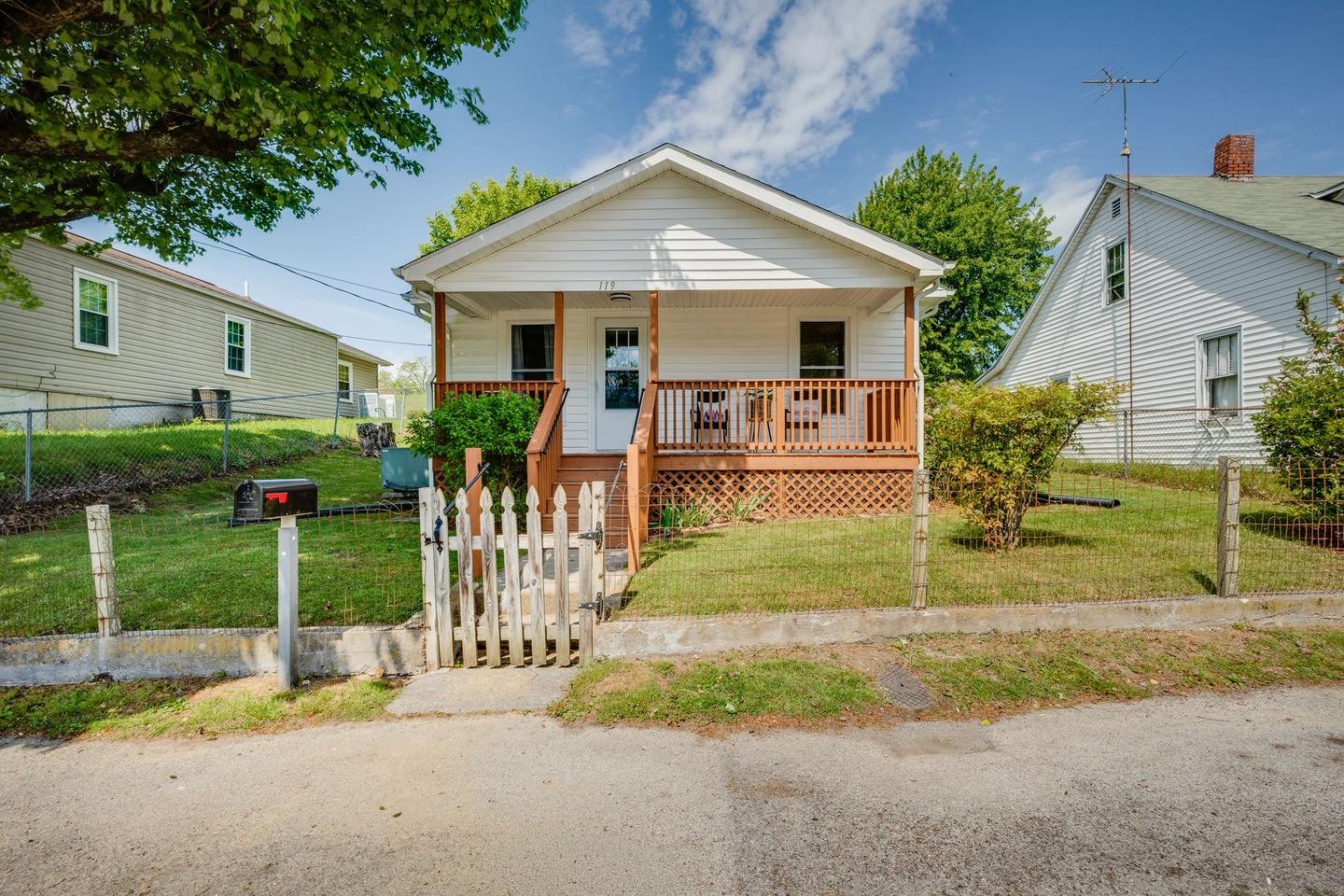 Looking for affordable living in Bristol, TN in a freshly remodeled home!? 

Then look no further than 119 Esther Street! This 2 bedroom and 1 bath home is the sweetest with a fenced in yard, off street parking and covered front porch! Then inside ha
