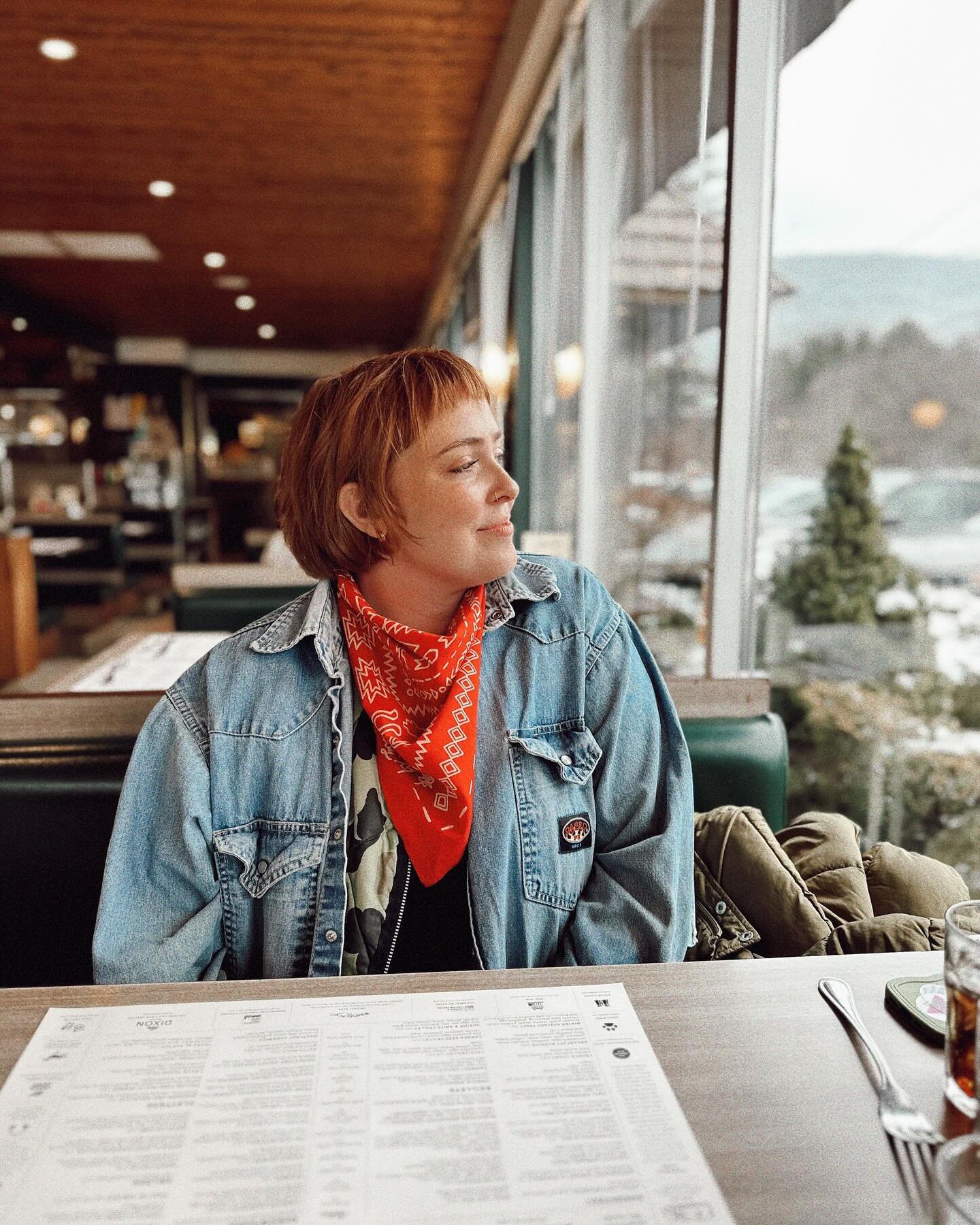the catskills are good for the soul ❄️🏔️ 

checking in: @urbancowboylodge for the week for @wearebxfancy work (and some rest and play 🛷🛁 )

swipe to see how I&rsquo;m really feeling about being here an entire week 🤠🐤

#urbancowboylodge #catskill