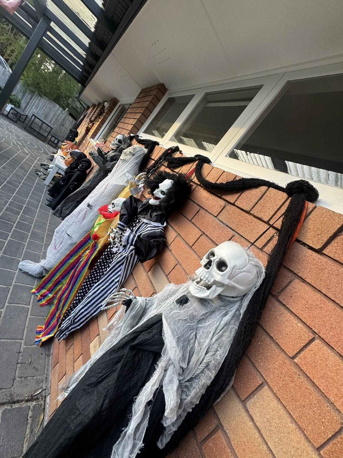 Which house in your street goes ALL OUT for Halloween? 🎃

Giant inflatables, cobwebs across the lawn, a graveyard by the letterbox&hellip; we want to see them all!

Tag us in a photo of your favourite local Halloween house, or drop the suburb in the